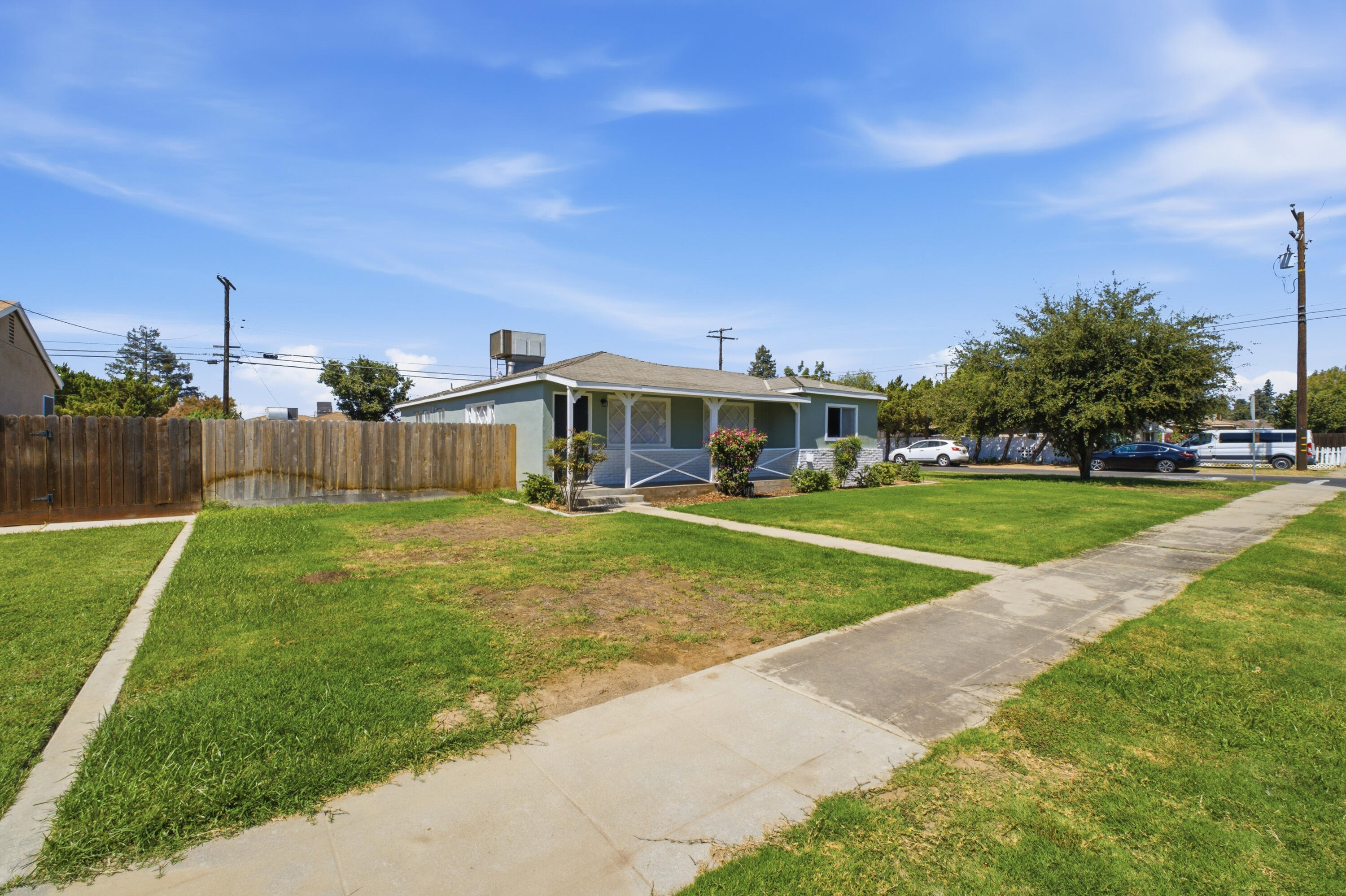 547 N M, Tulare, CA 93274