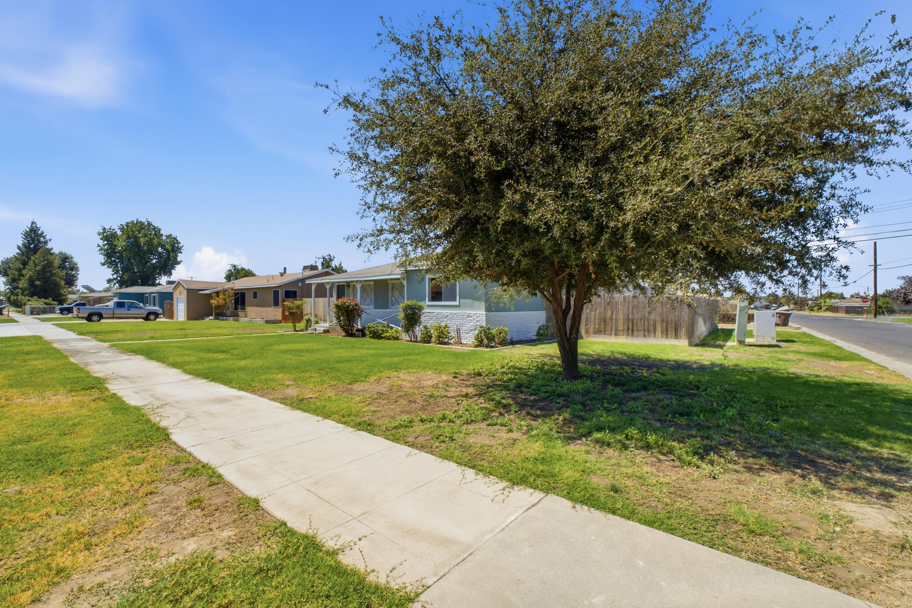 547 N M, Tulare, CA 93274