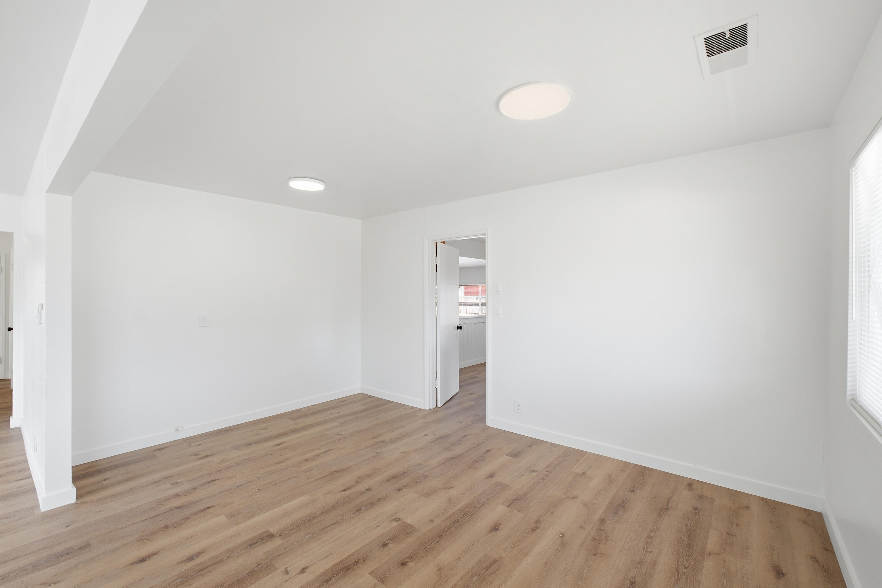 547 N M, Tulare, CA 93274