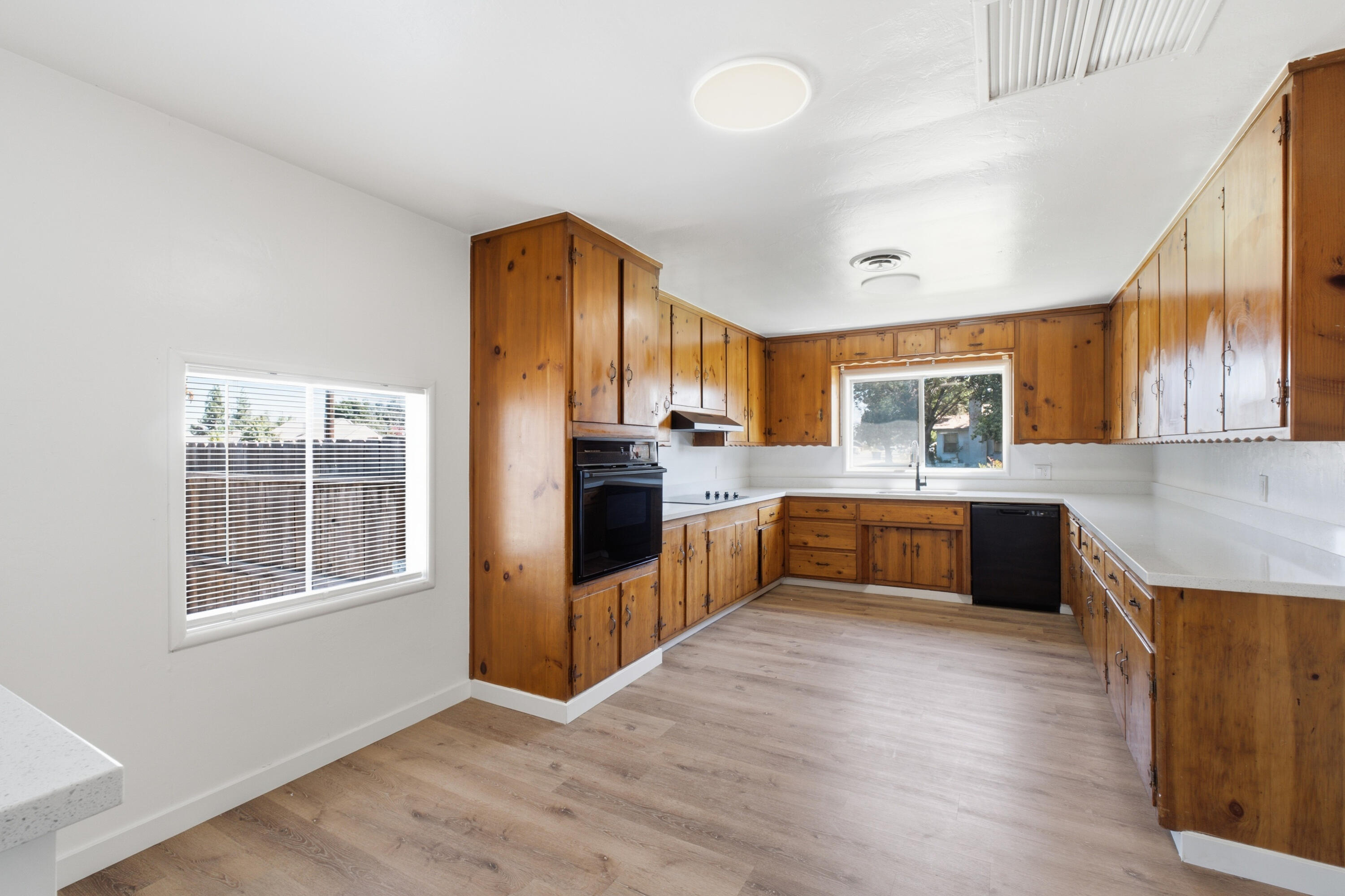547 N M, Tulare, CA 93274