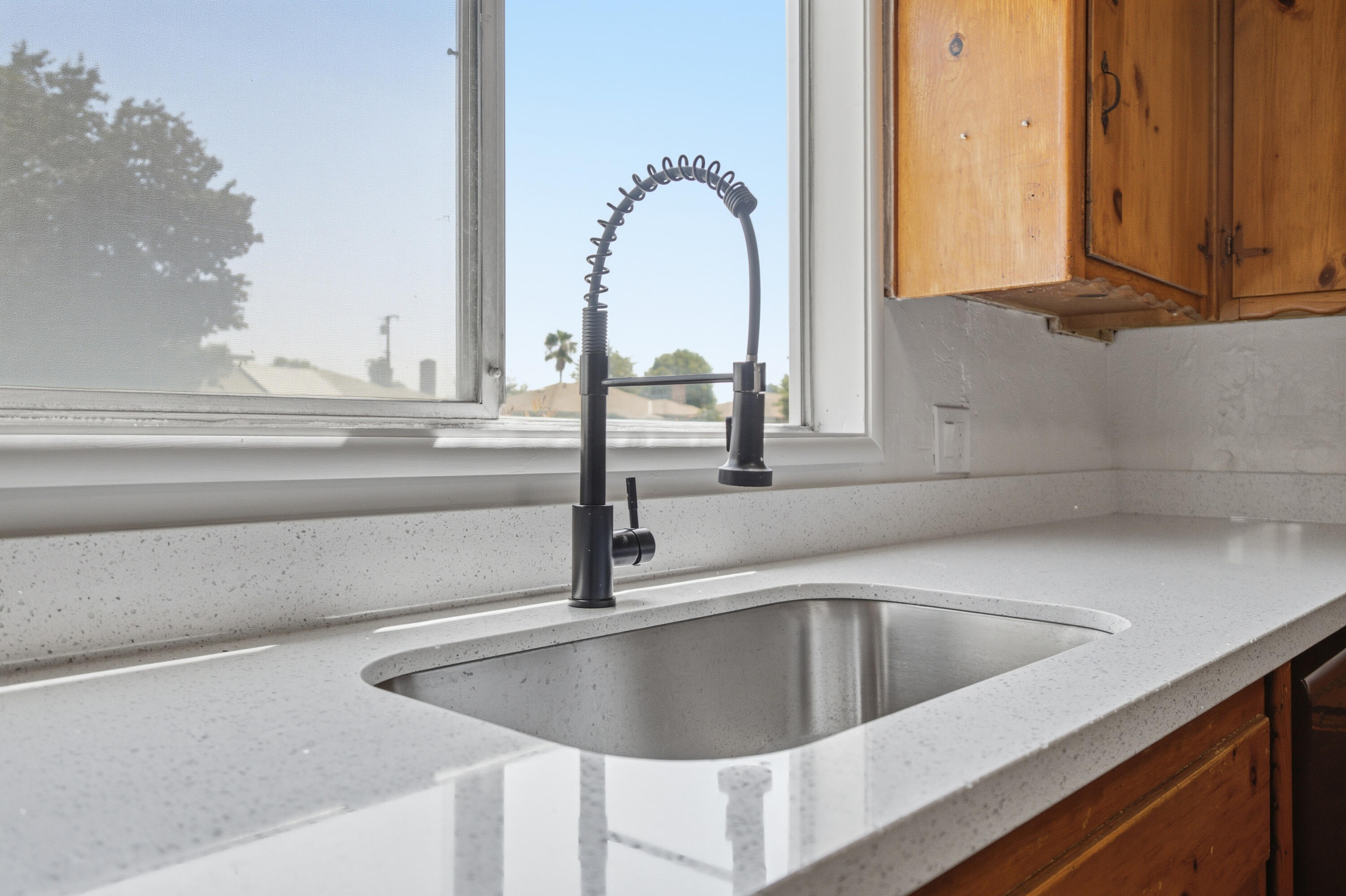 547 N M, Tulare, CA 93274