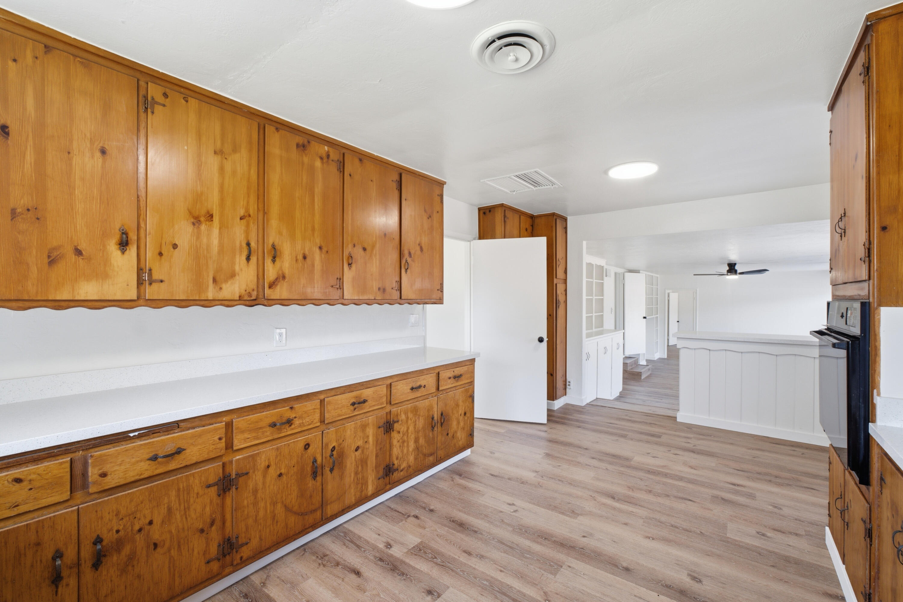 547 N M, Tulare, CA 93274