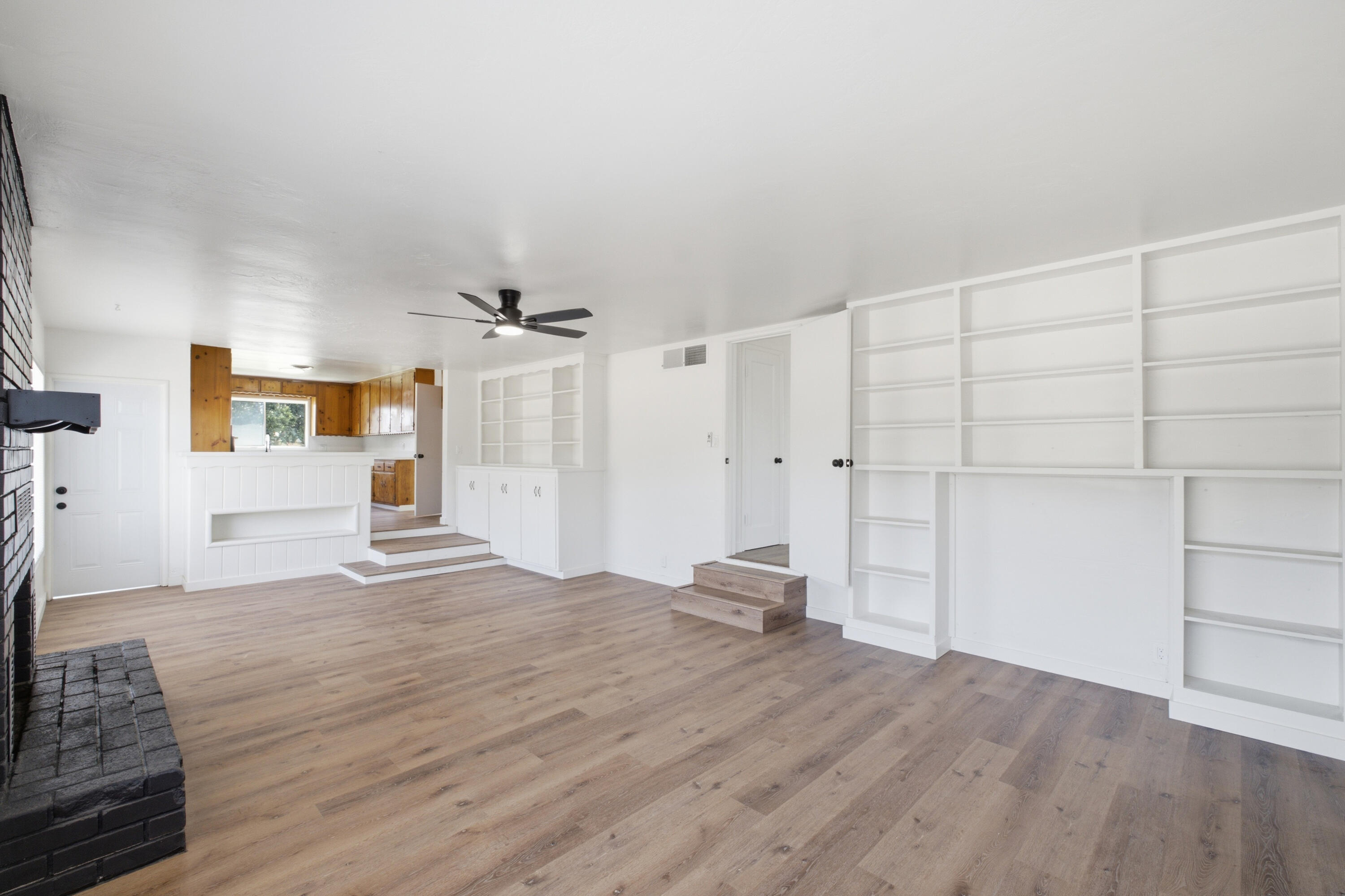 547 N M, Tulare, CA 93274