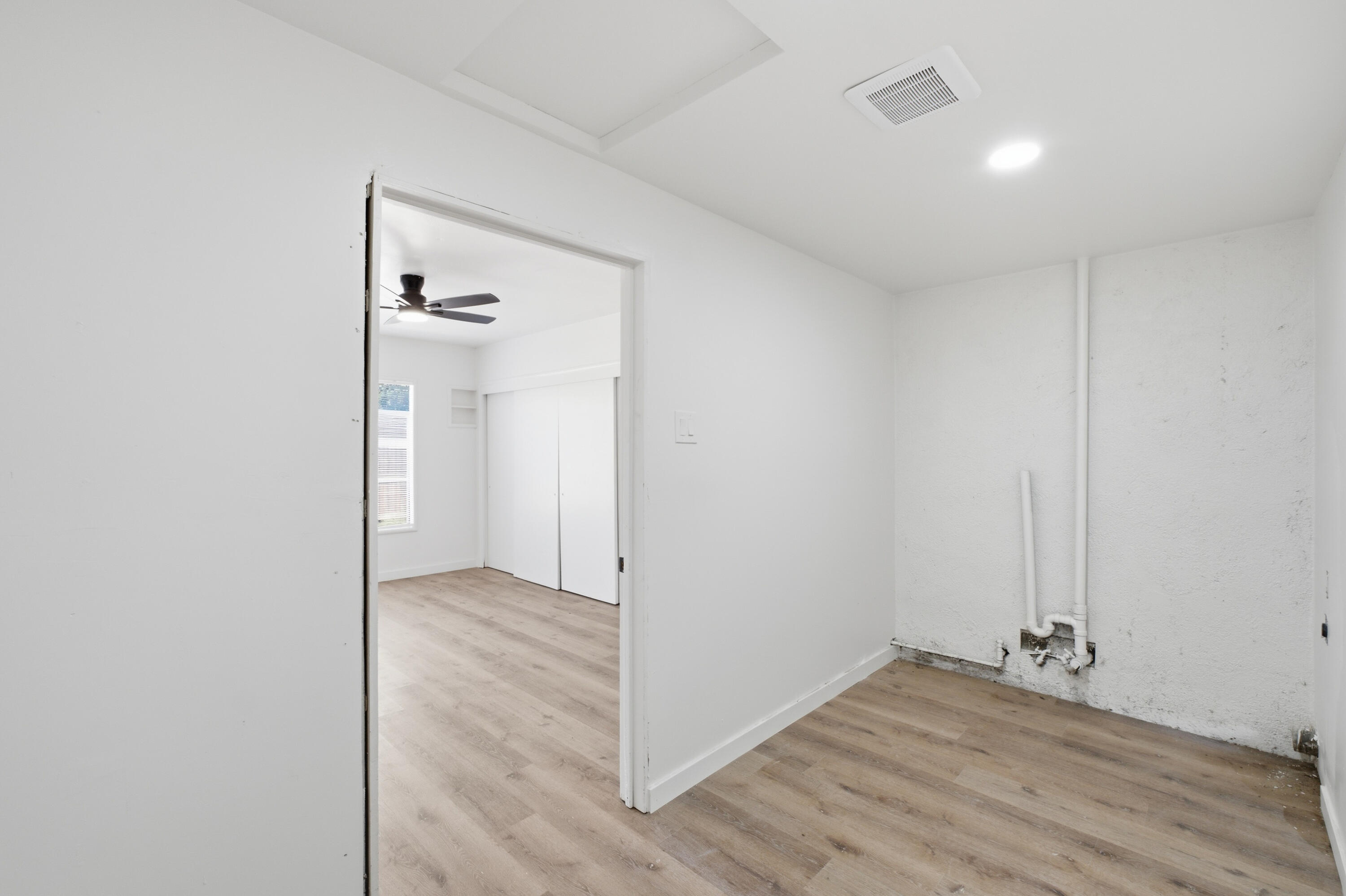 547 N M, Tulare, CA 93274