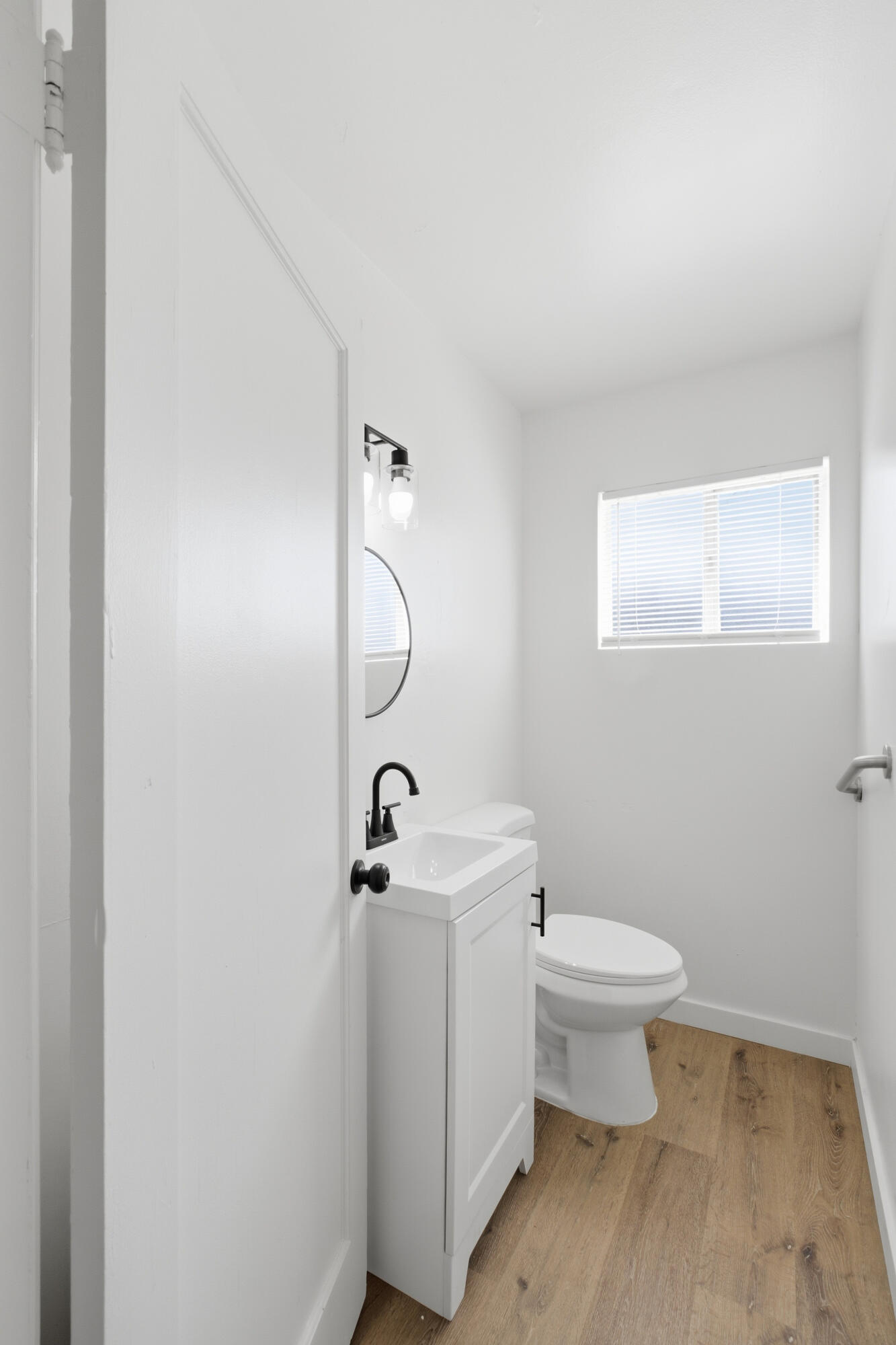 547 N M, Tulare, CA 93274