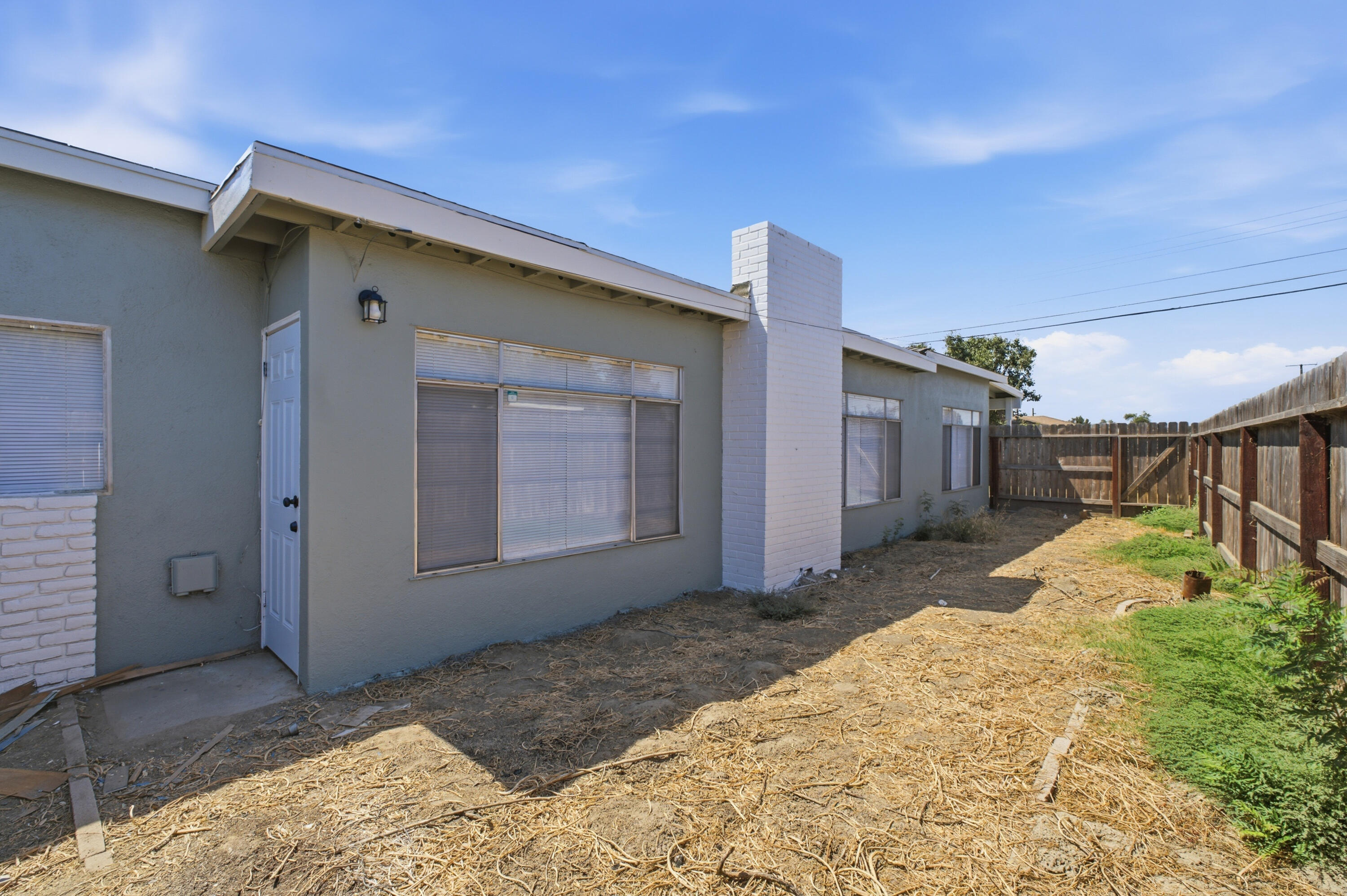 547 N M, Tulare, CA 93274
