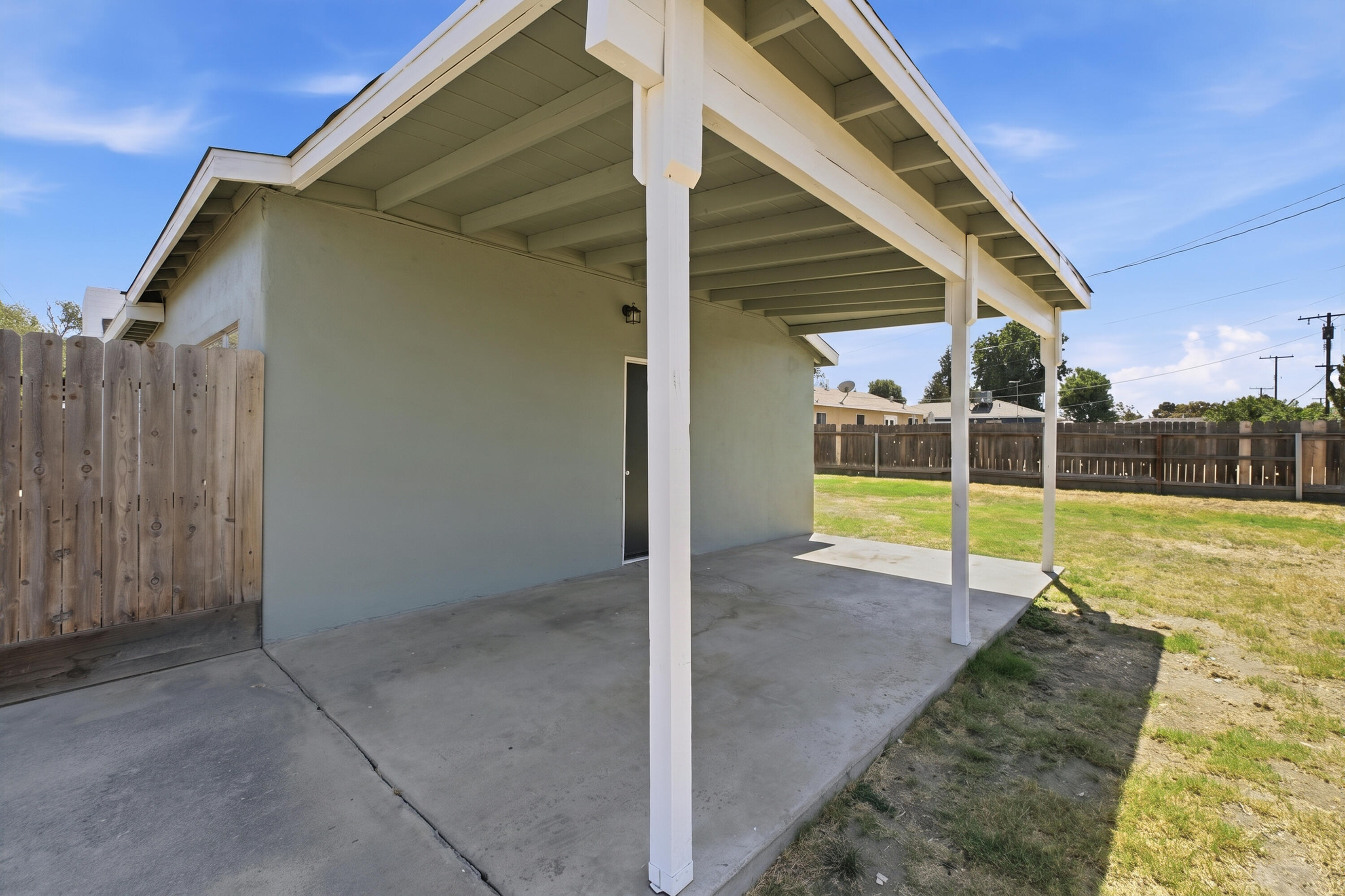 547 N M, Tulare, CA 93274