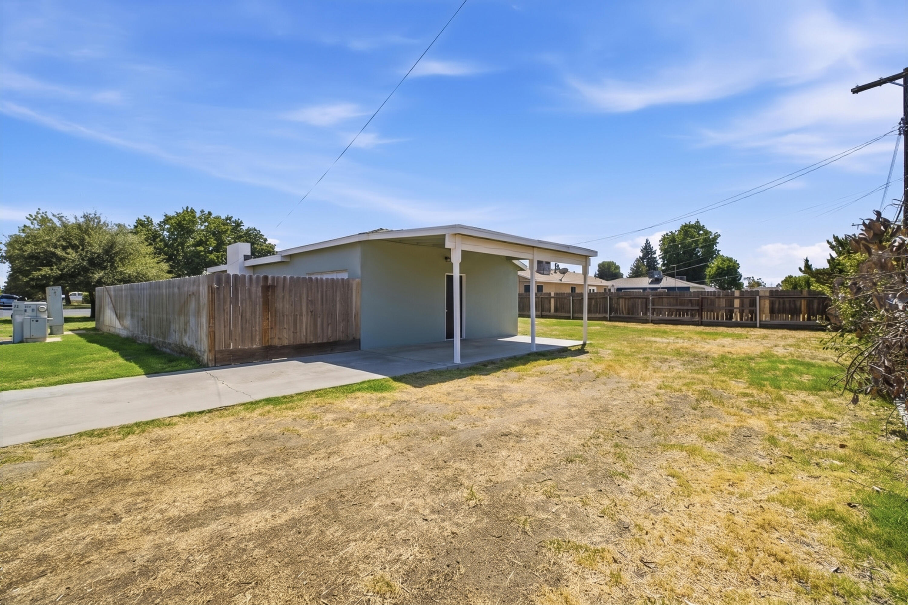 547 N M, Tulare, CA 93274