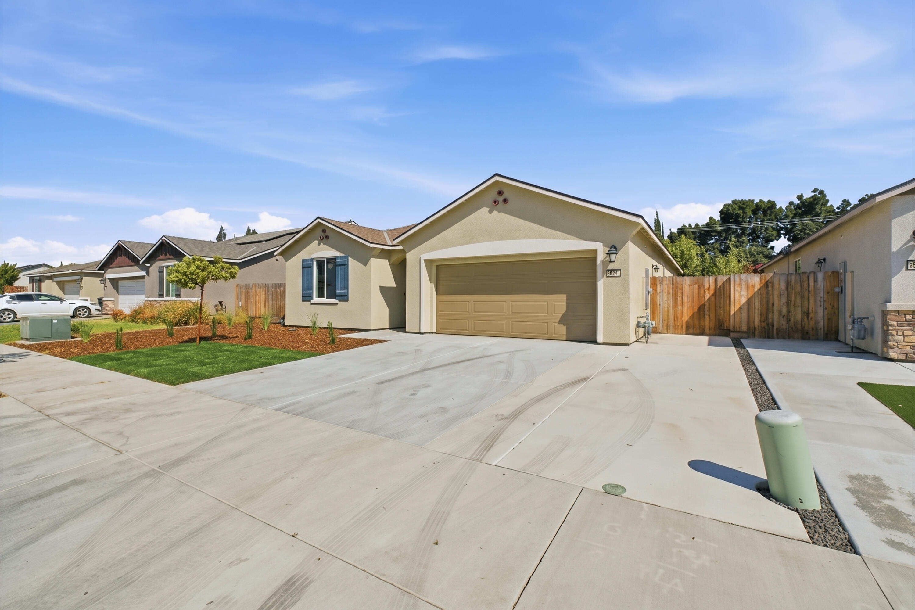 3524 E Harter Ct, Visalia, CA 93292