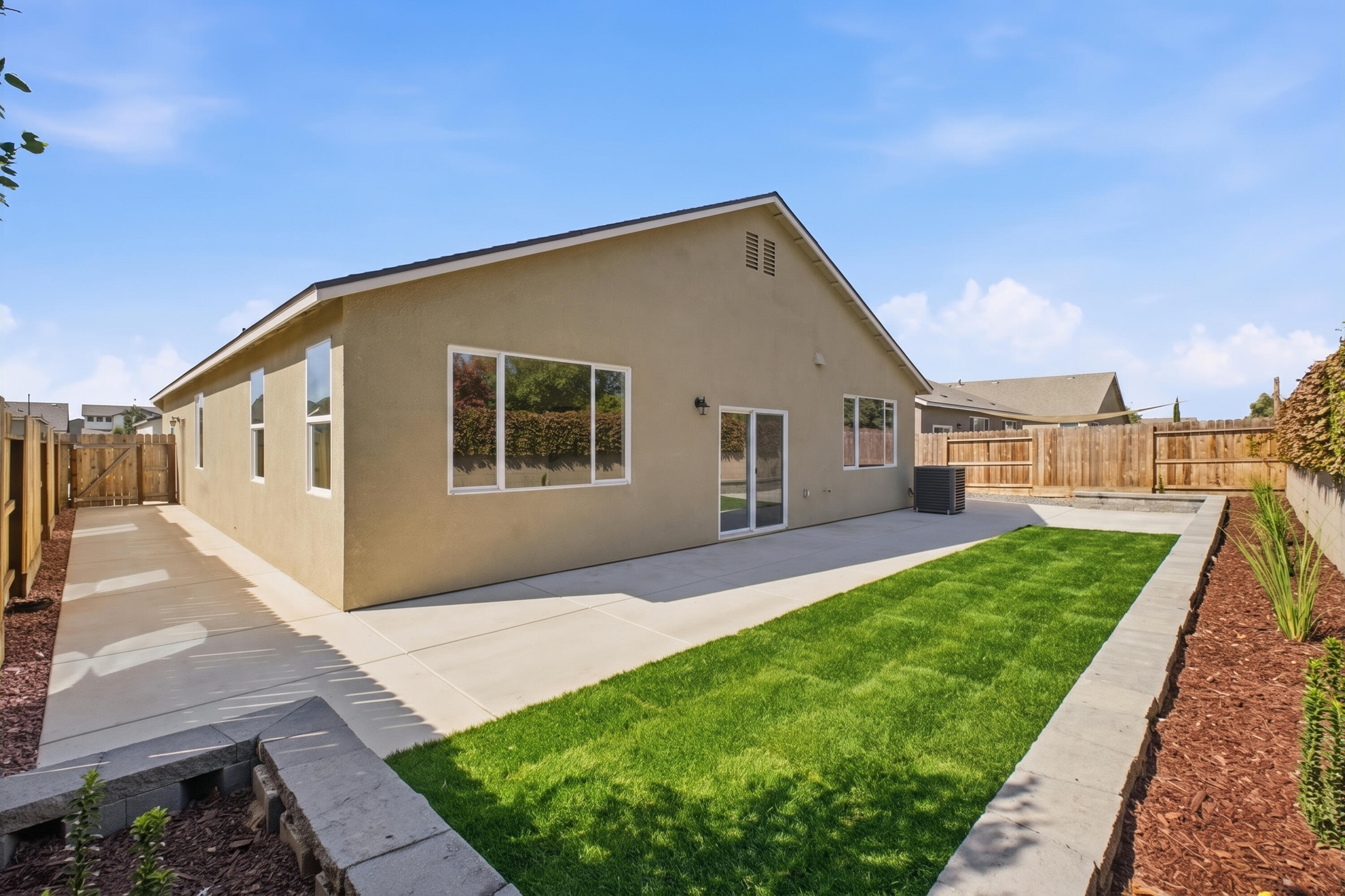 3524 E Harter Ct, Visalia, CA 93292