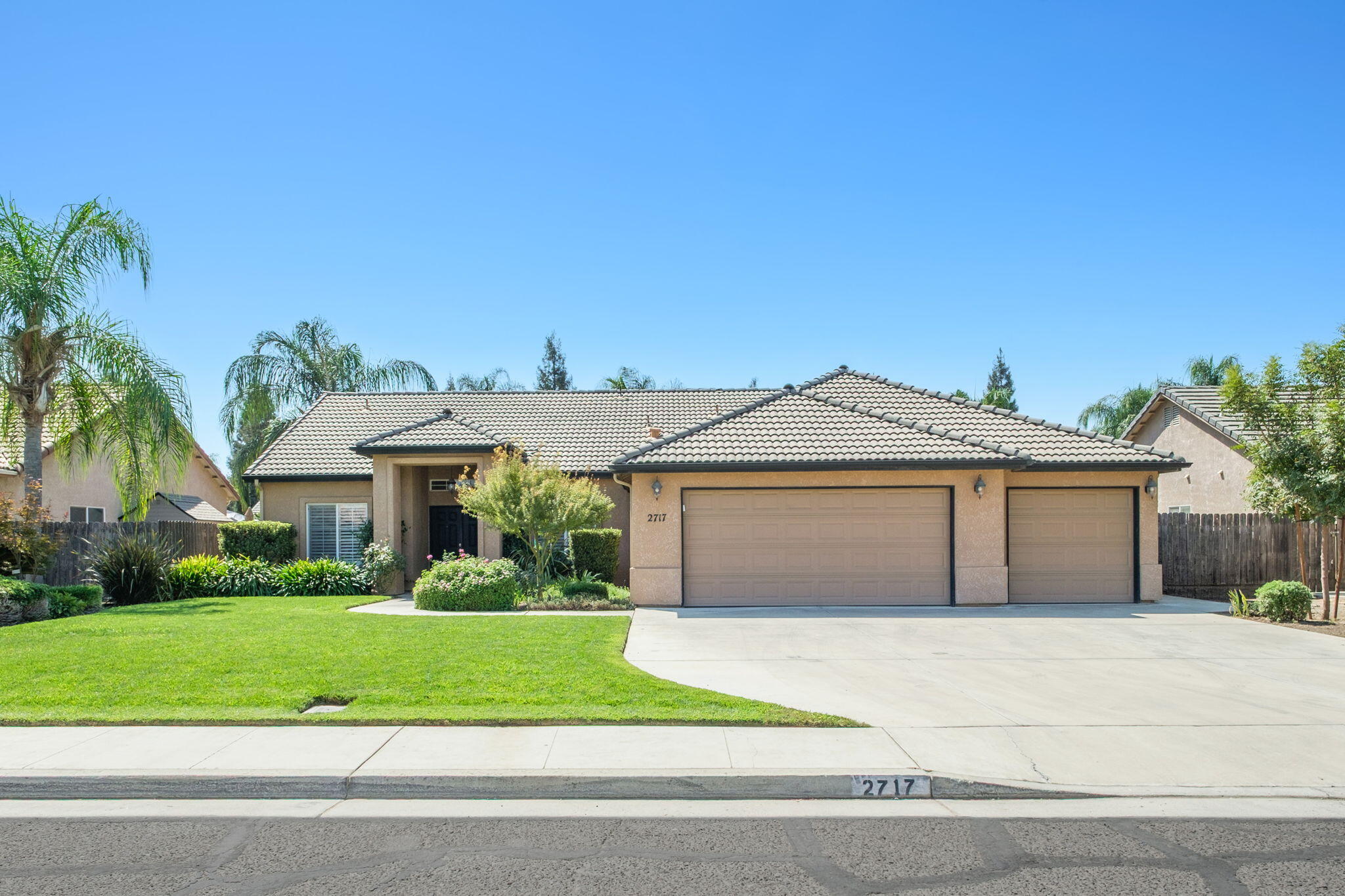 2717 W Wren Ave, Visalia, CA 93291