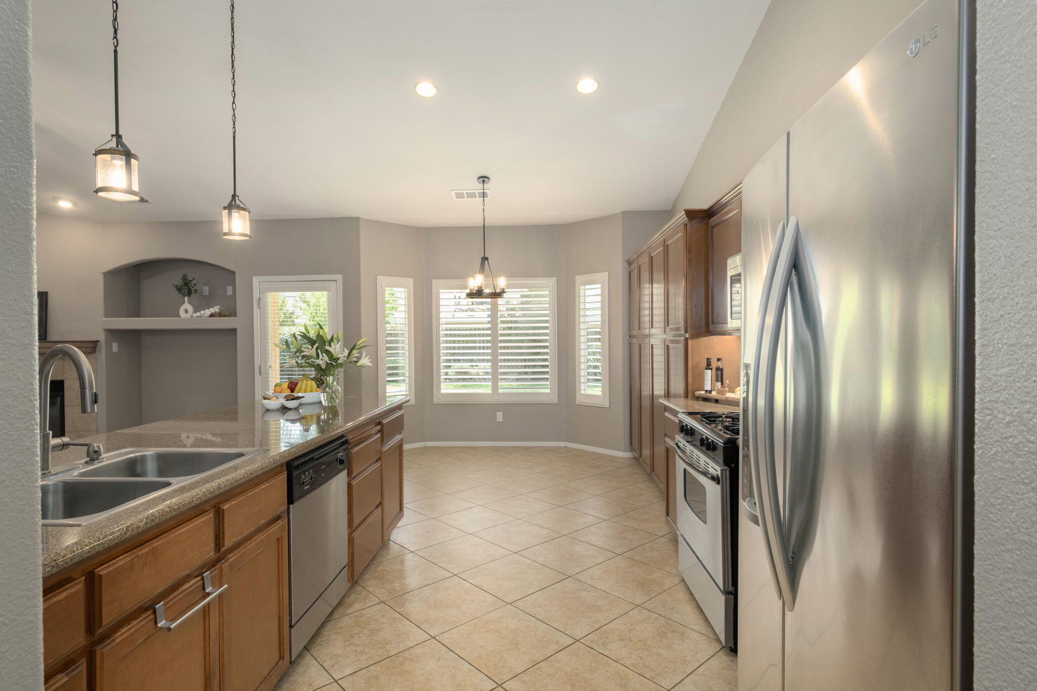 2717 W Wren Ave, Visalia, CA 93291