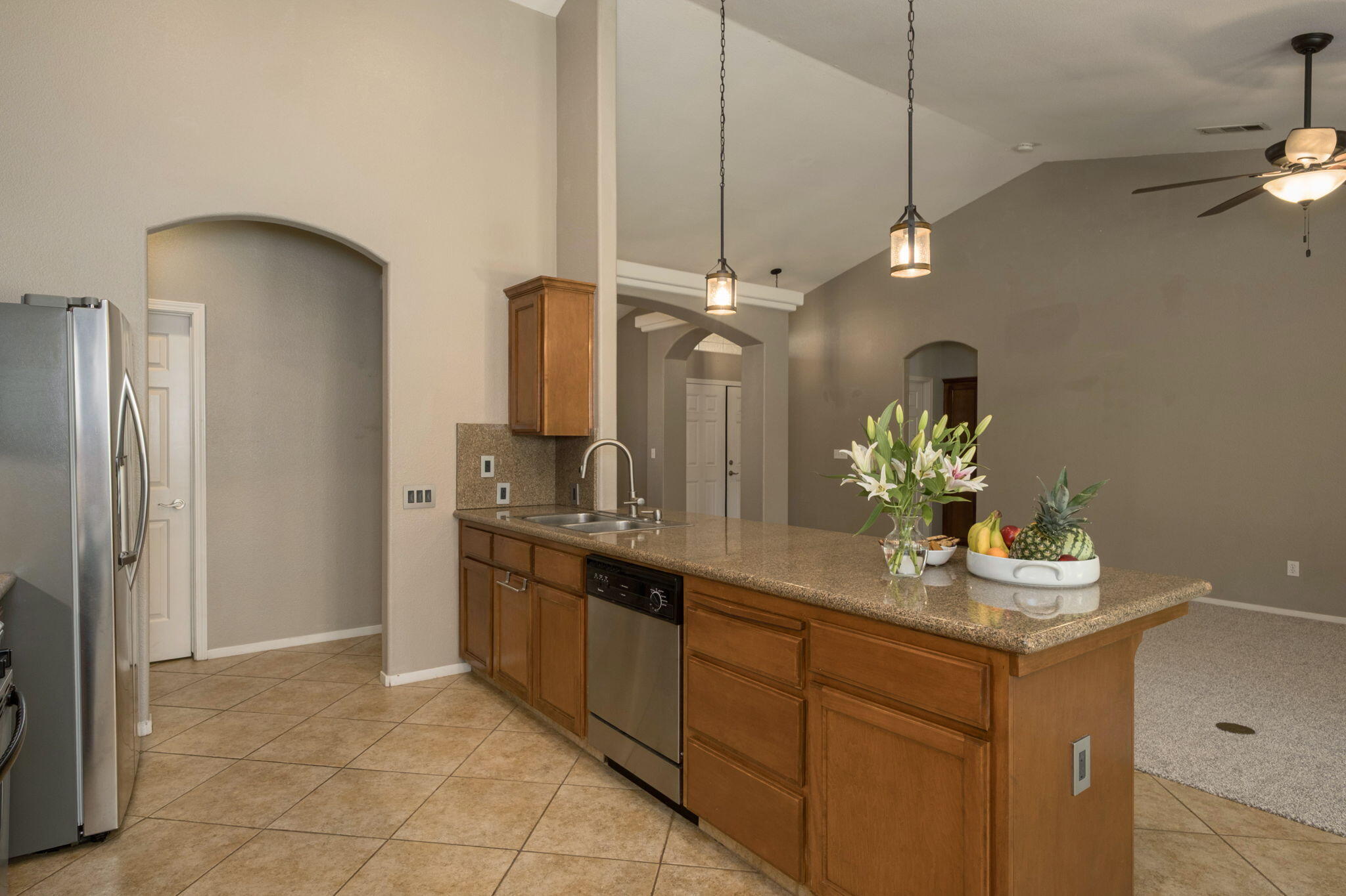 2717 W Wren Ave, Visalia, CA 93291