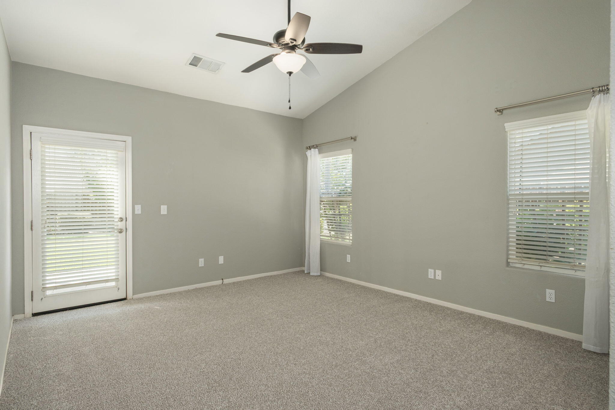 2717 W Wren Ave, Visalia, CA 93291