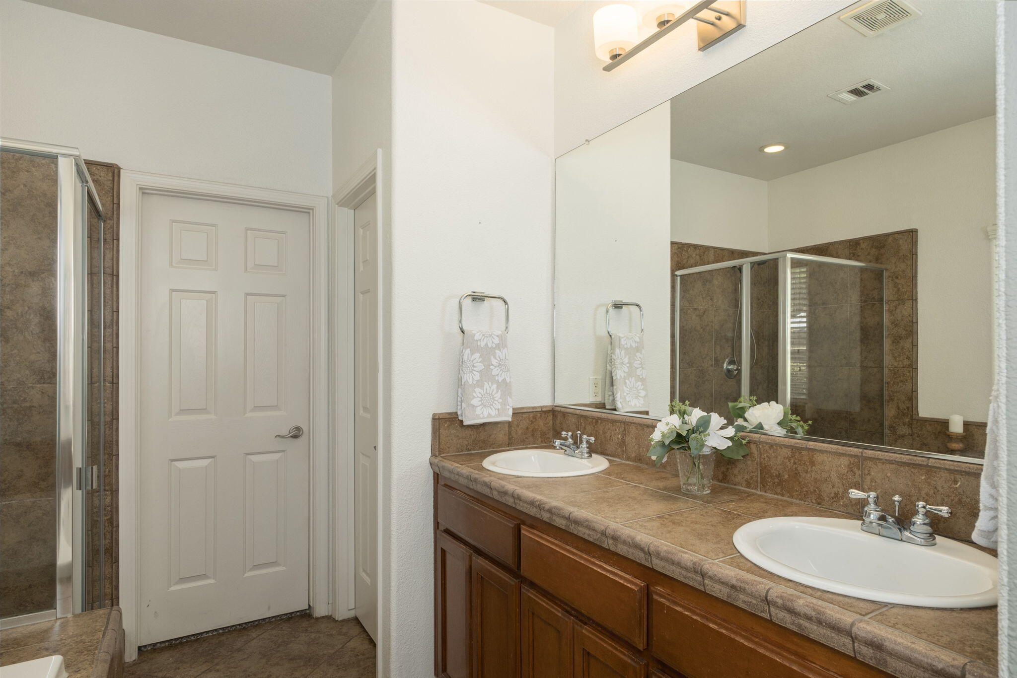 2717 W Wren Ave, Visalia, CA 93291