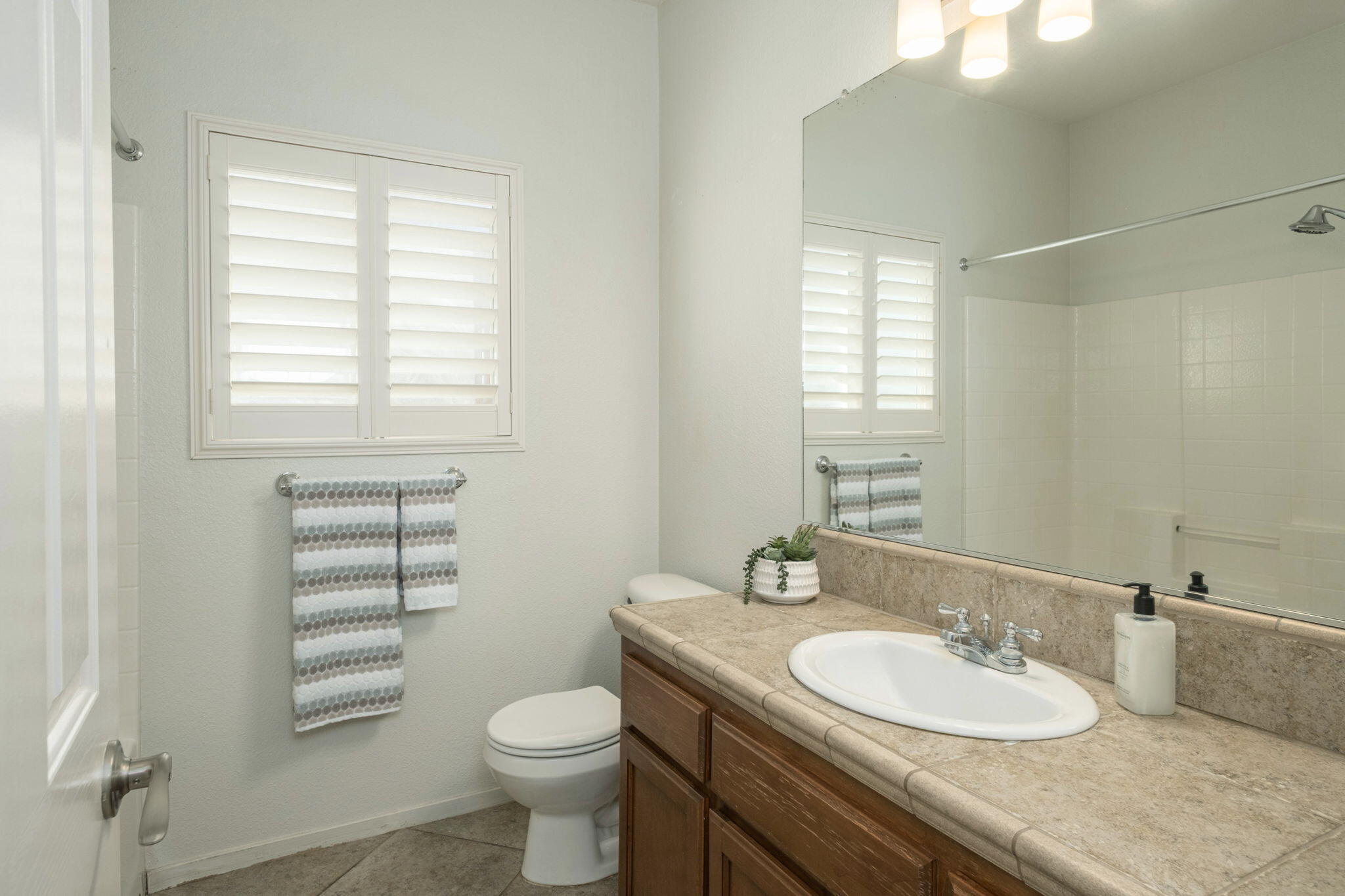 2717 W Wren Ave, Visalia, CA 93291