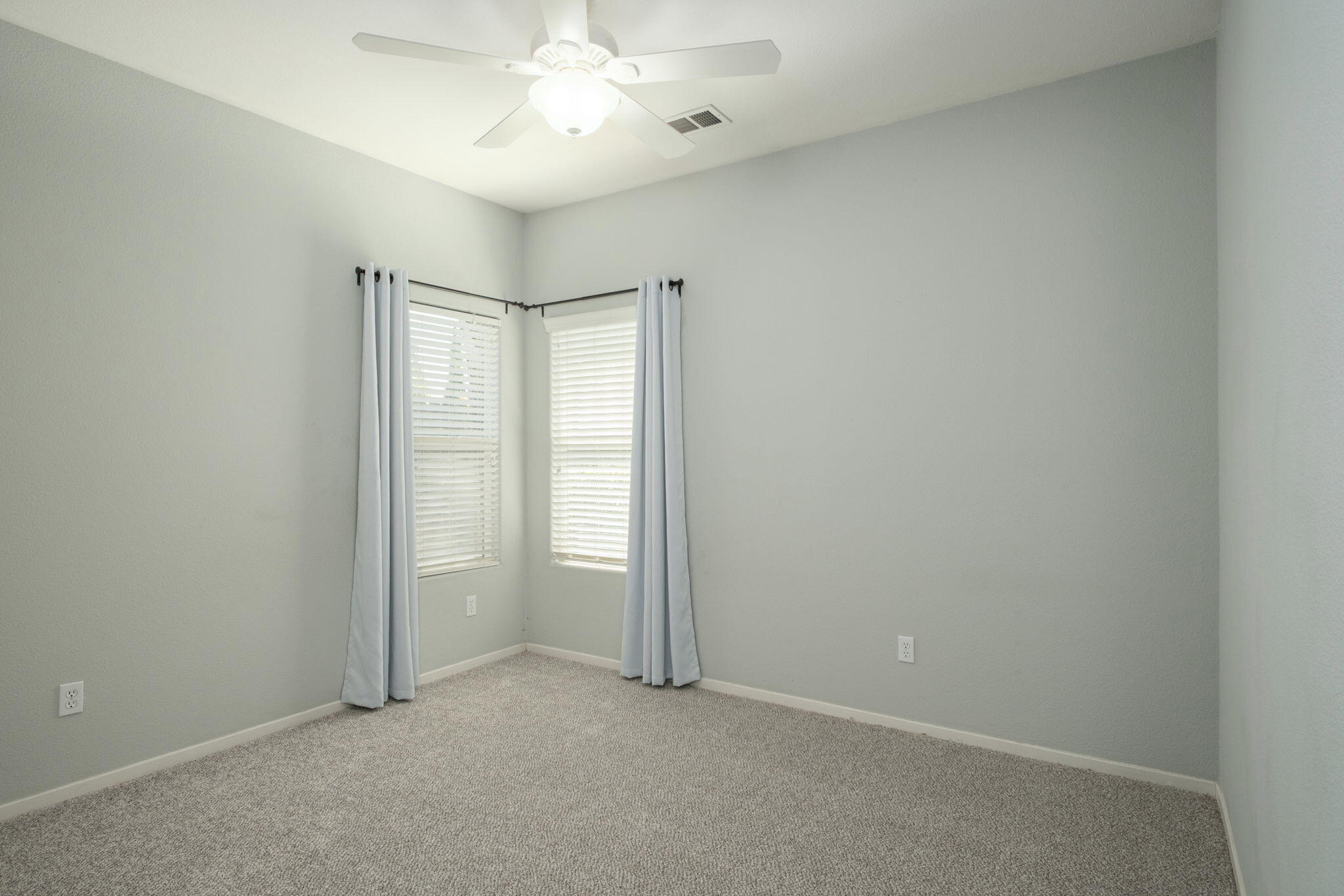 2717 W Wren Ave, Visalia, CA 93291