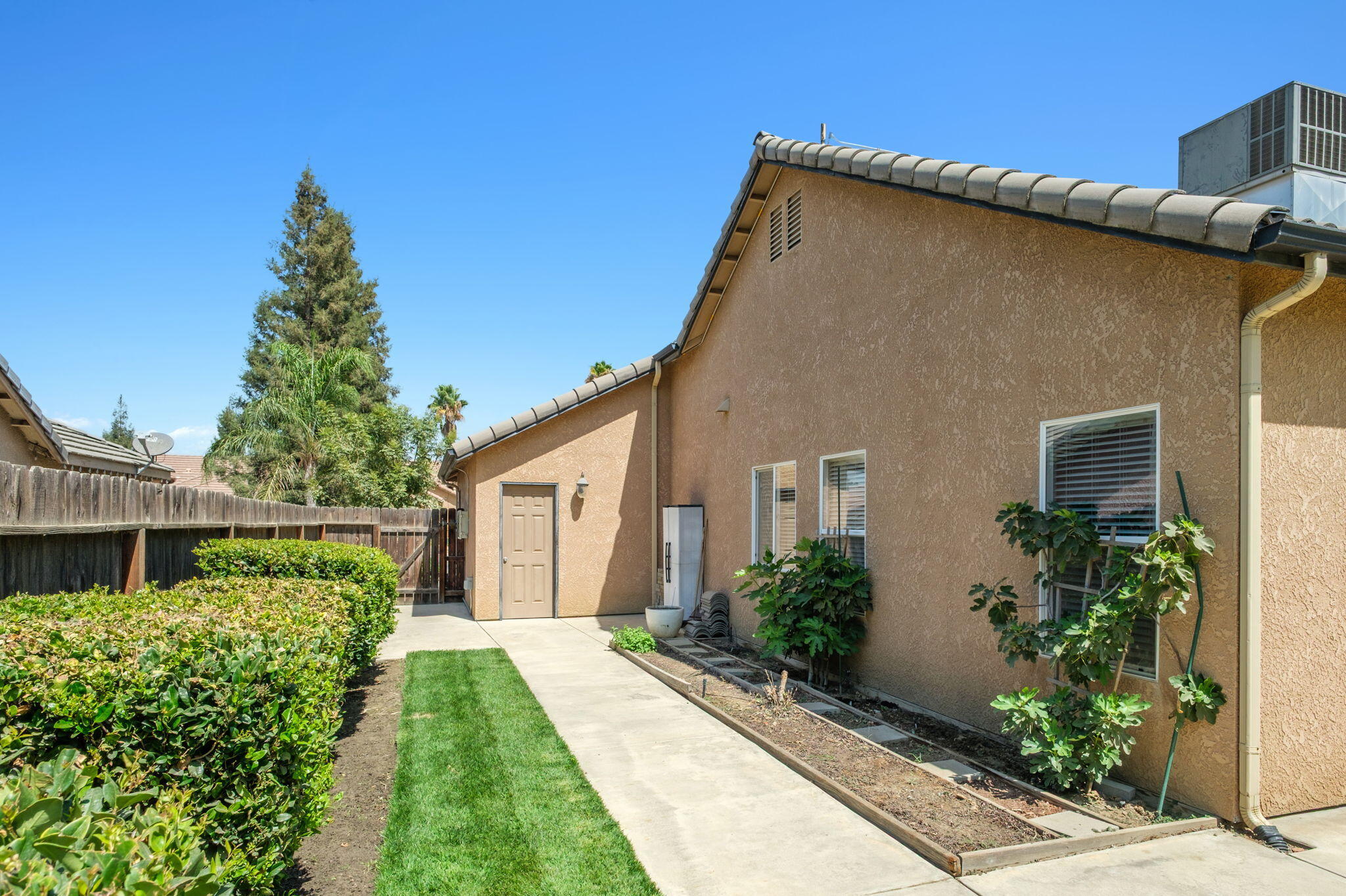 2717 W Wren Ave, Visalia, CA 93291