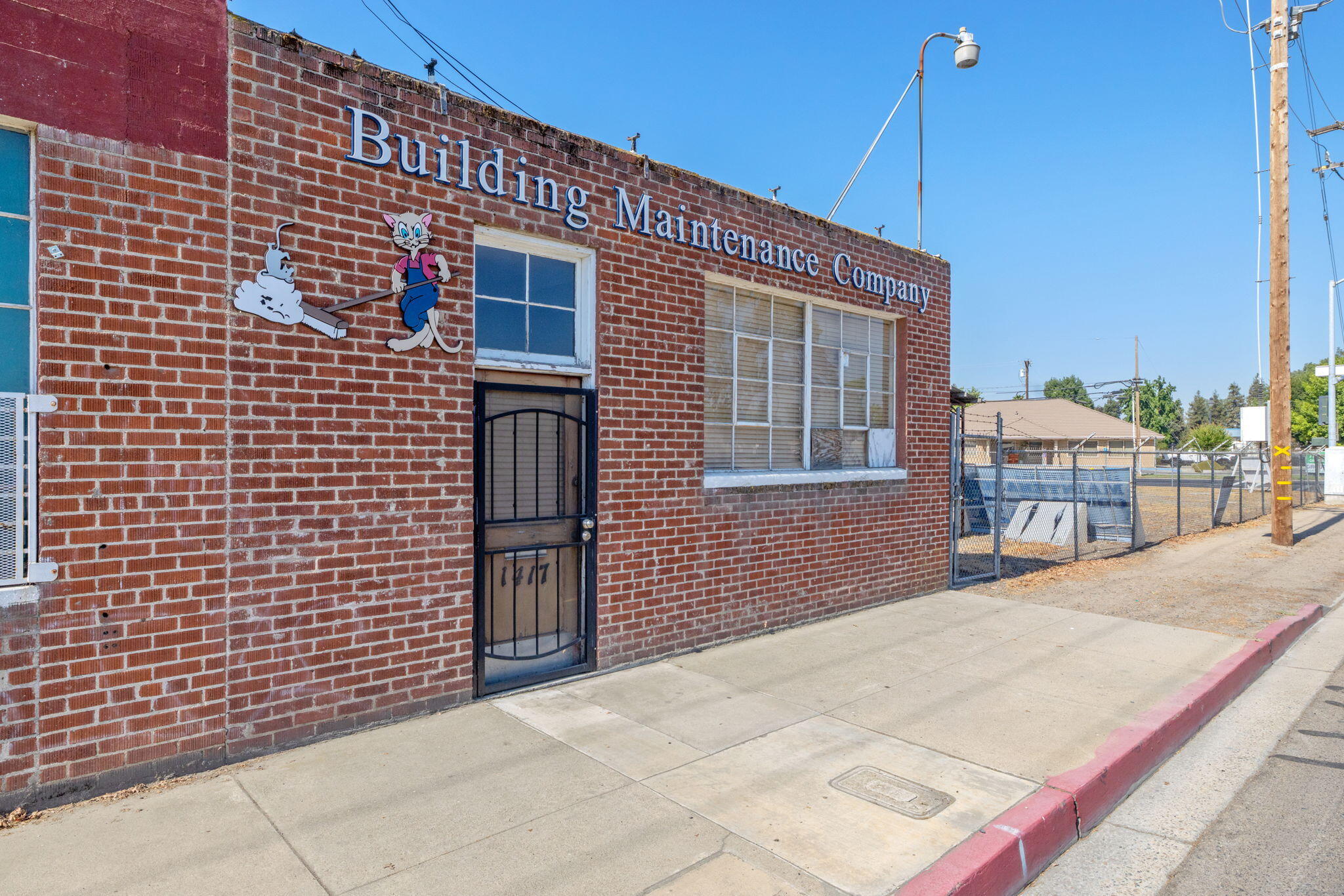 1417 W Murray Ave, Visalia, CA 93291