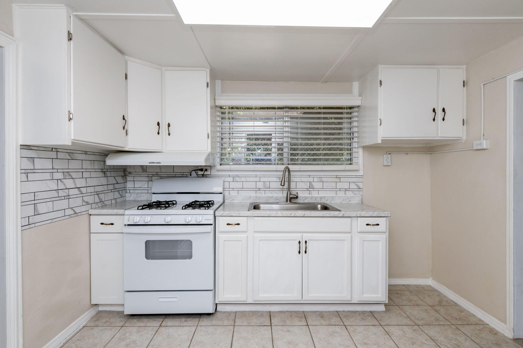 340 N K St, Dinuba, CA 93618