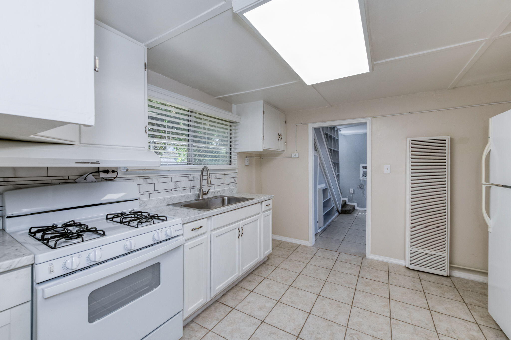 340 N K St, Dinuba, CA 93618