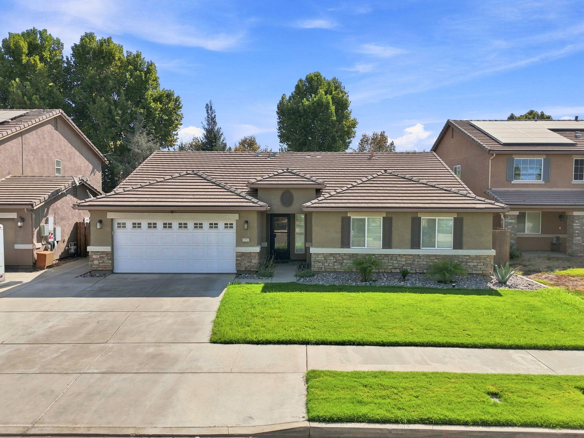 3038 N Linda Vista Ct, Visalia, CA 93291