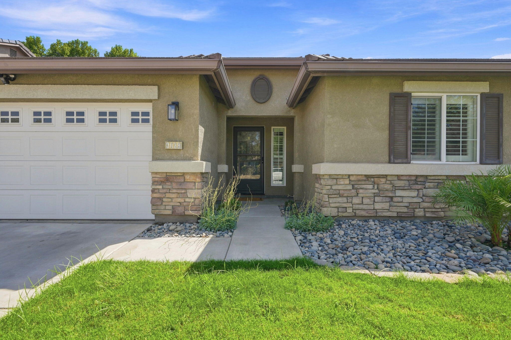 3038 N Linda Vista Ct, Visalia, CA 93291