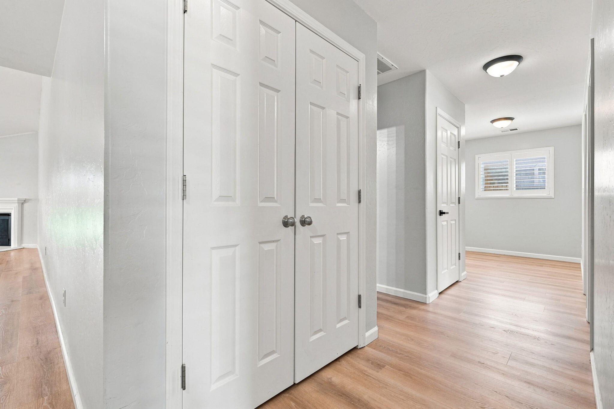 3038 N Linda Vista Ct, Visalia, CA 93291