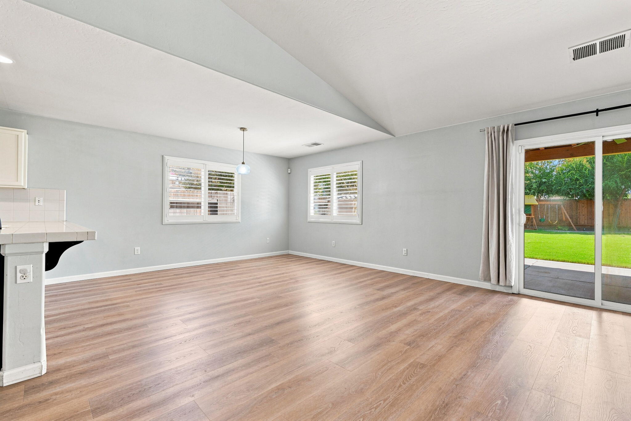3038 N Linda Vista Ct, Visalia, CA 93291