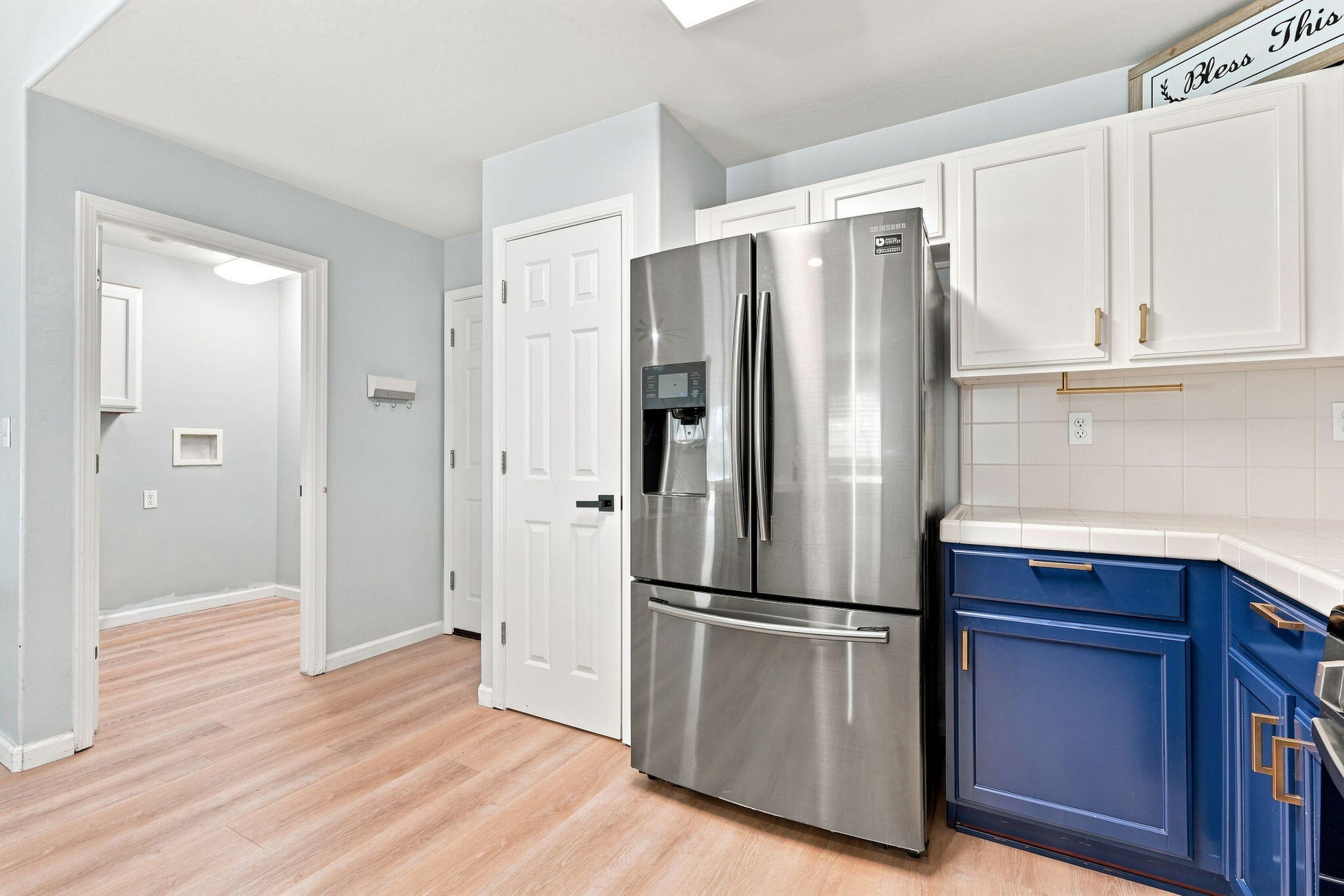 3038 N Linda Vista Ct, Visalia, CA 93291