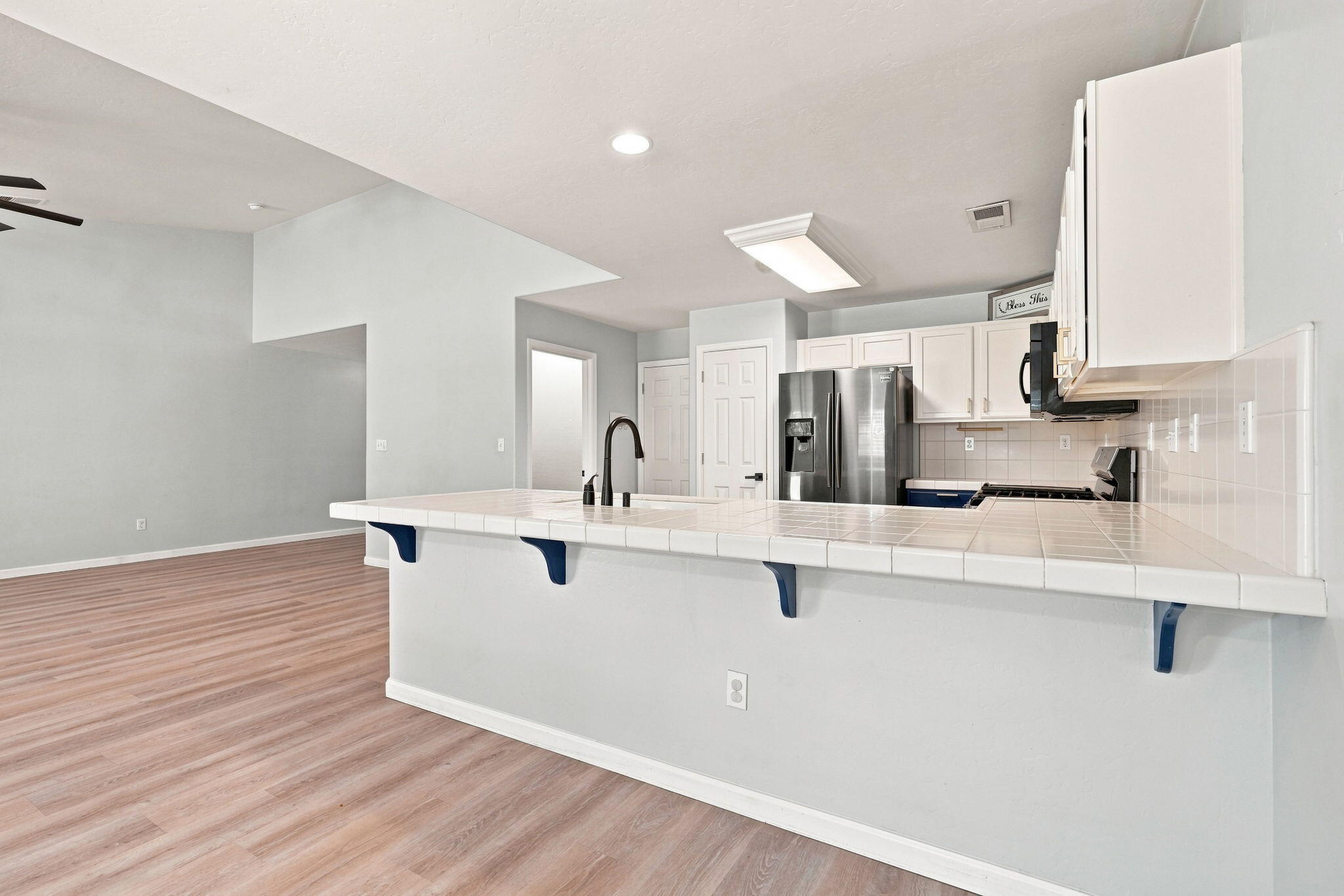 3038 N Linda Vista Ct, Visalia, CA 93291