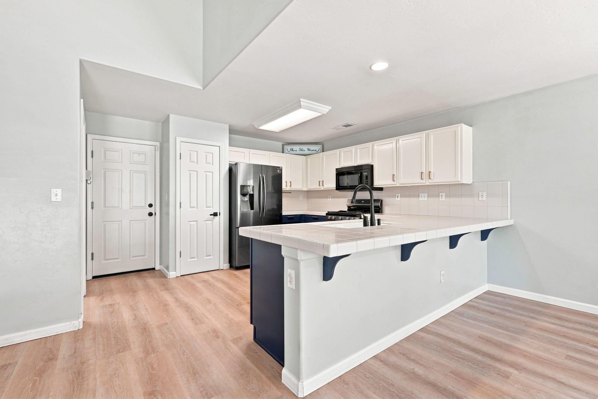 3038 N Linda Vista Ct, Visalia, CA 93291
