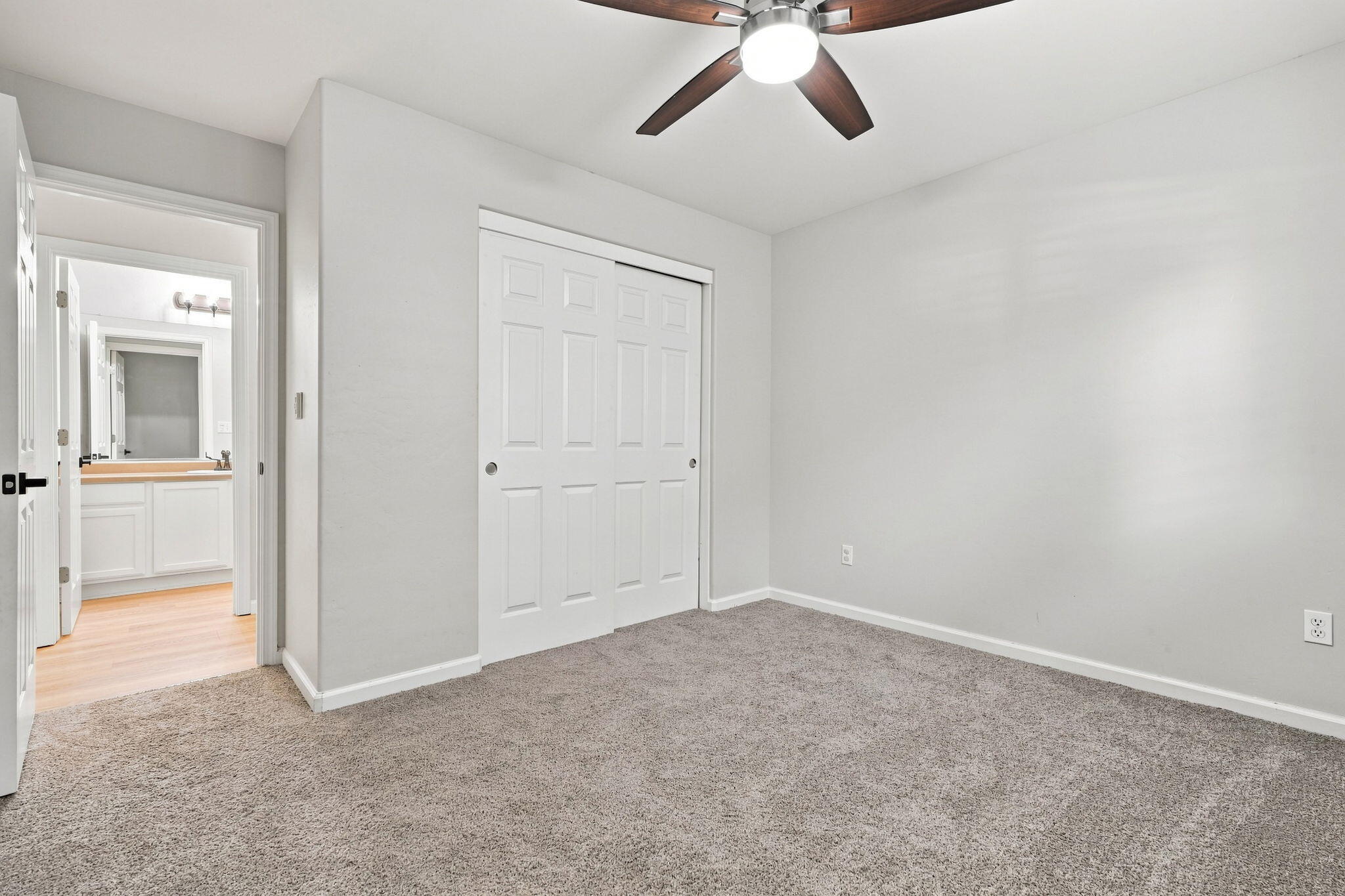 3038 N Linda Vista Ct, Visalia, CA 93291