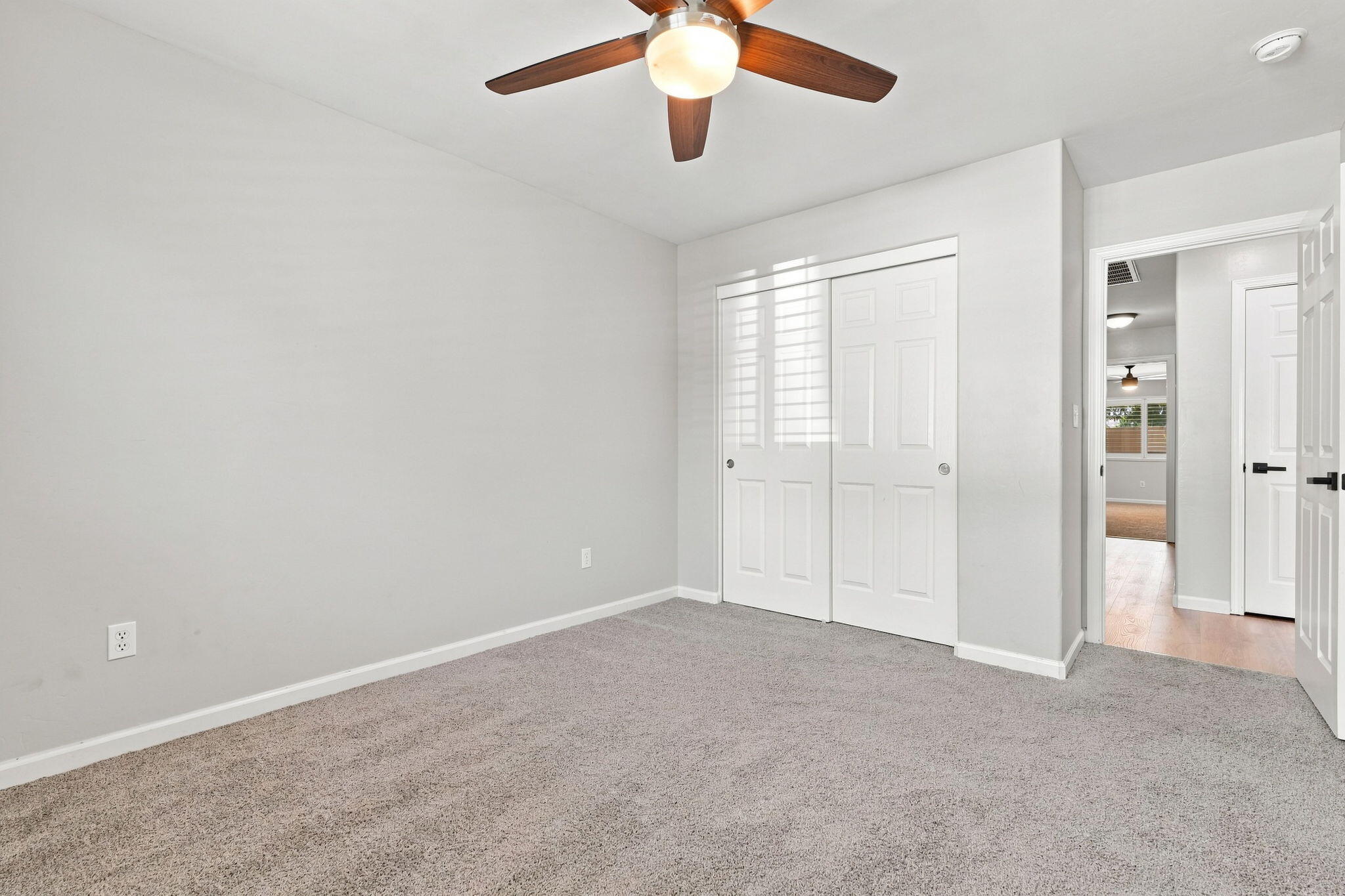 3038 N Linda Vista Ct, Visalia, CA 93291