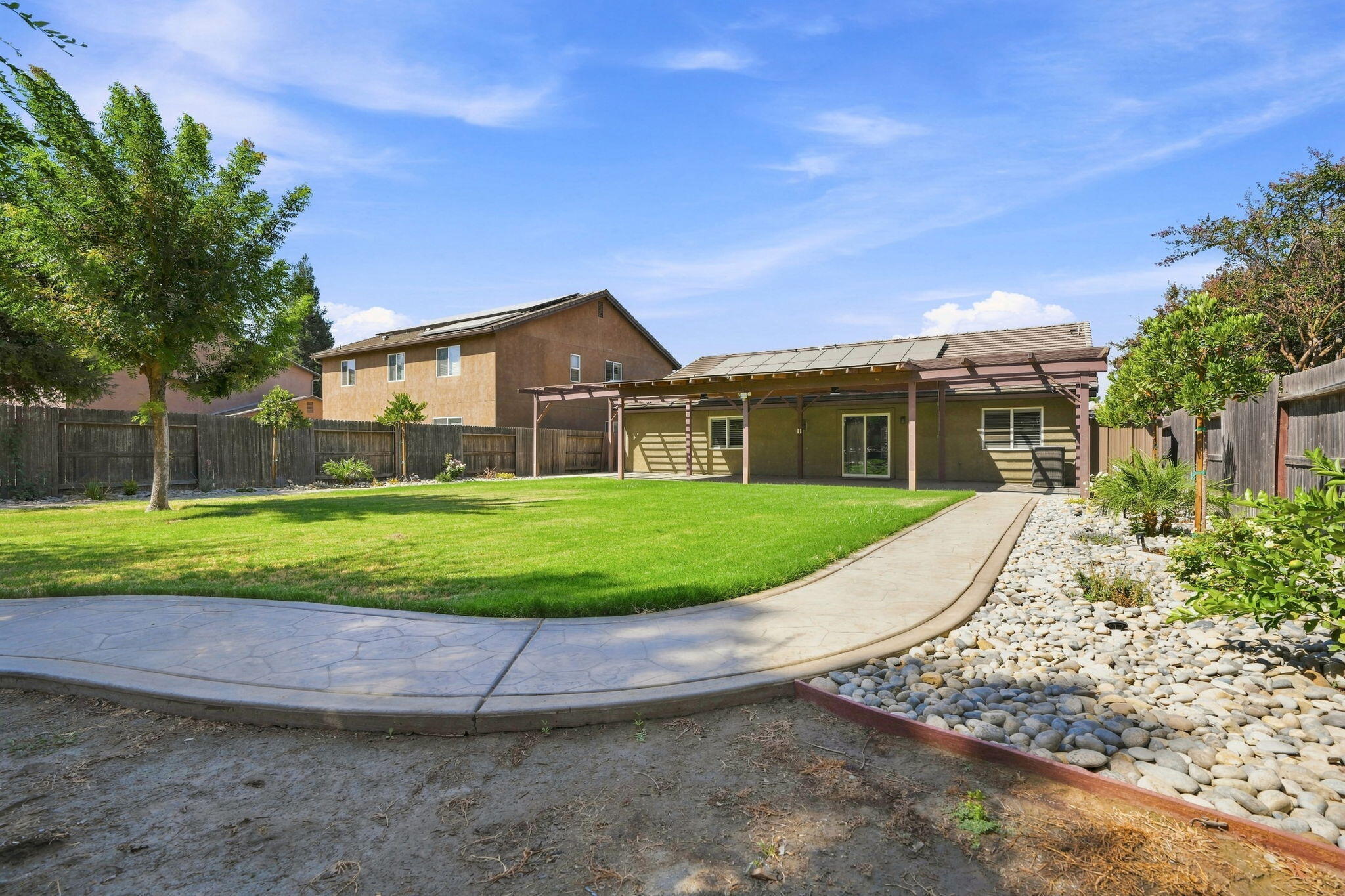 3038 N Linda Vista Ct, Visalia, CA 93291