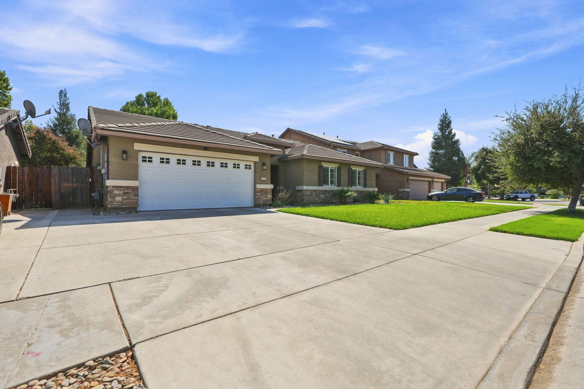 3038 N Linda Vista Ct, Visalia, CA 93291