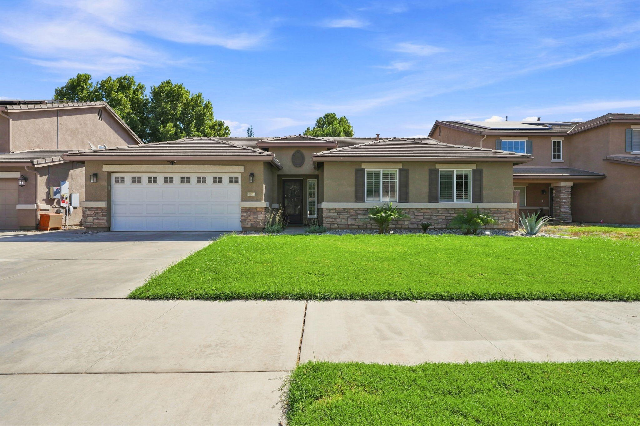 3038 N Linda Vista Ct, Visalia, CA 93291