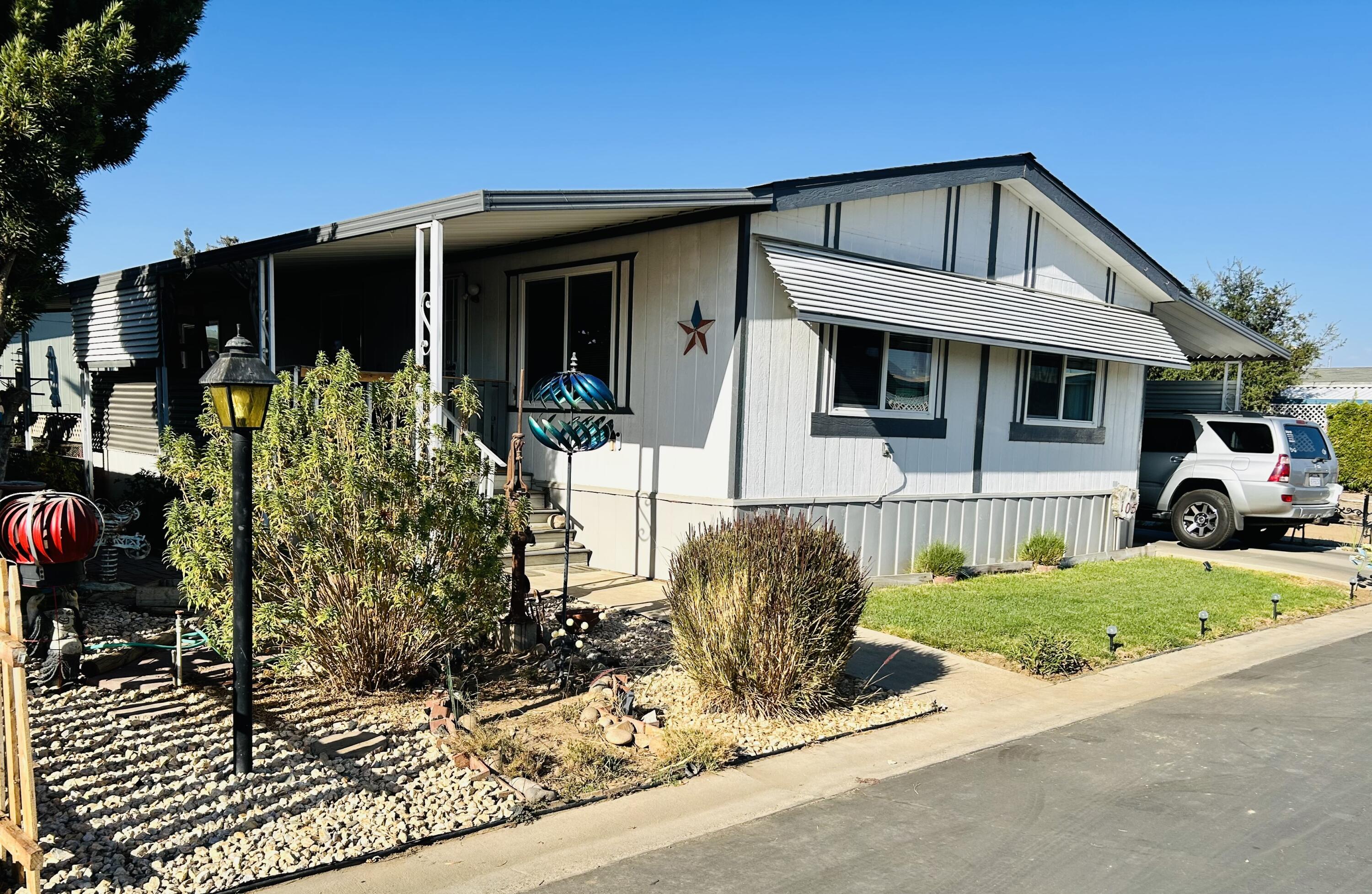 314 N Albert Ave #105, Exeter, CA 93221