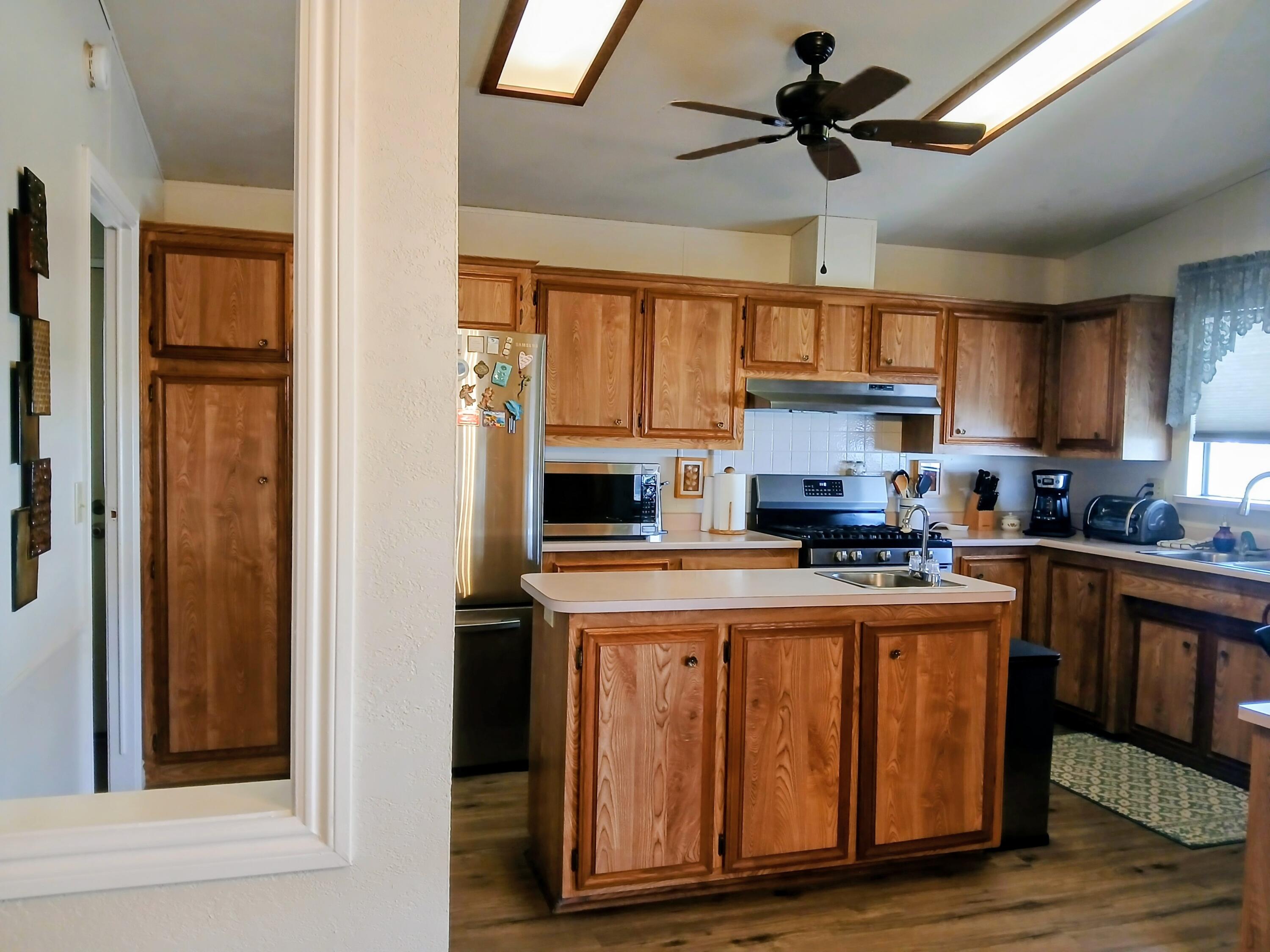 2459 N Oaks St #136, Tulare, CA 93274
