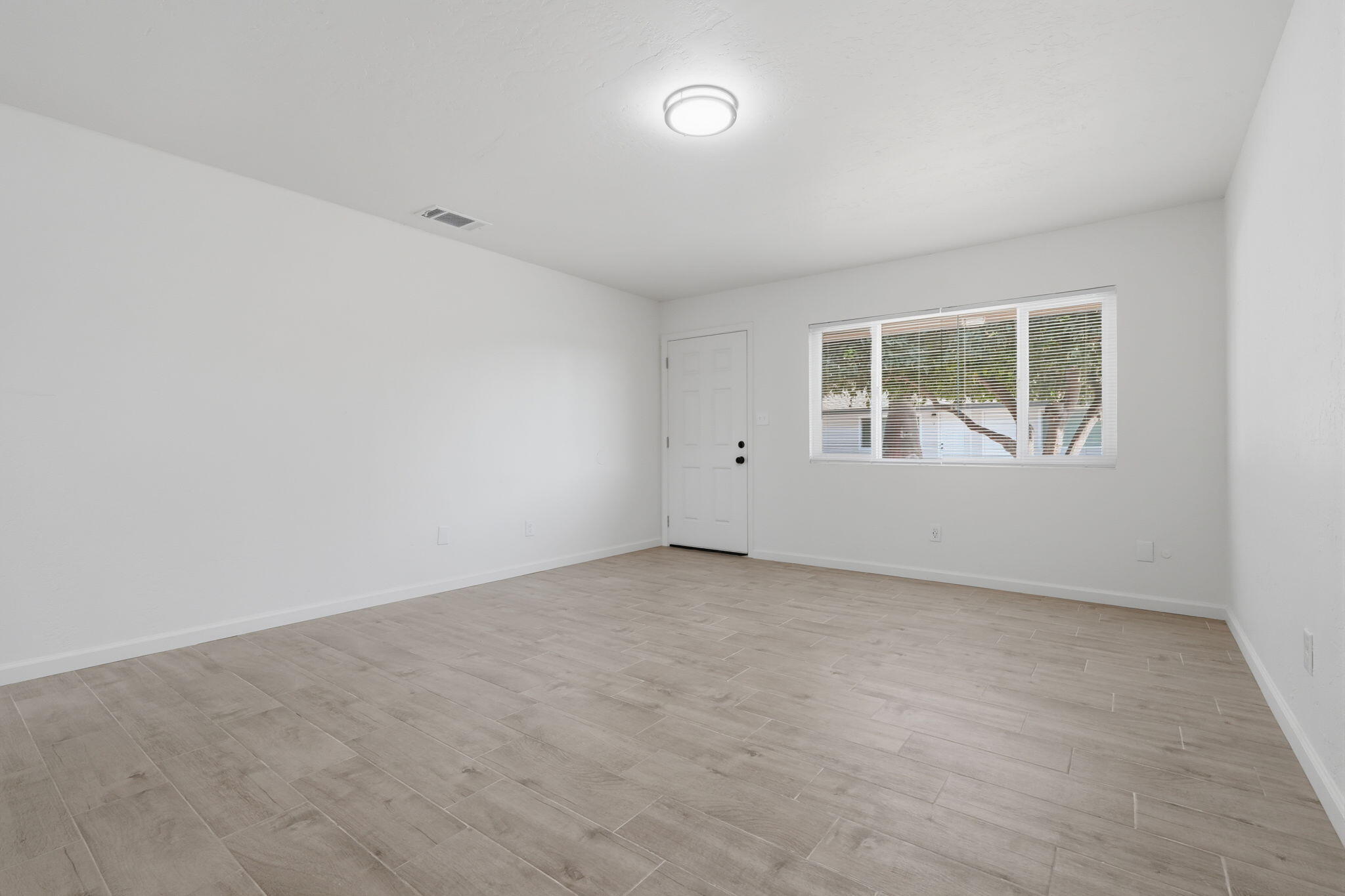 1506 N Cobb St, Porterville, CA 93257