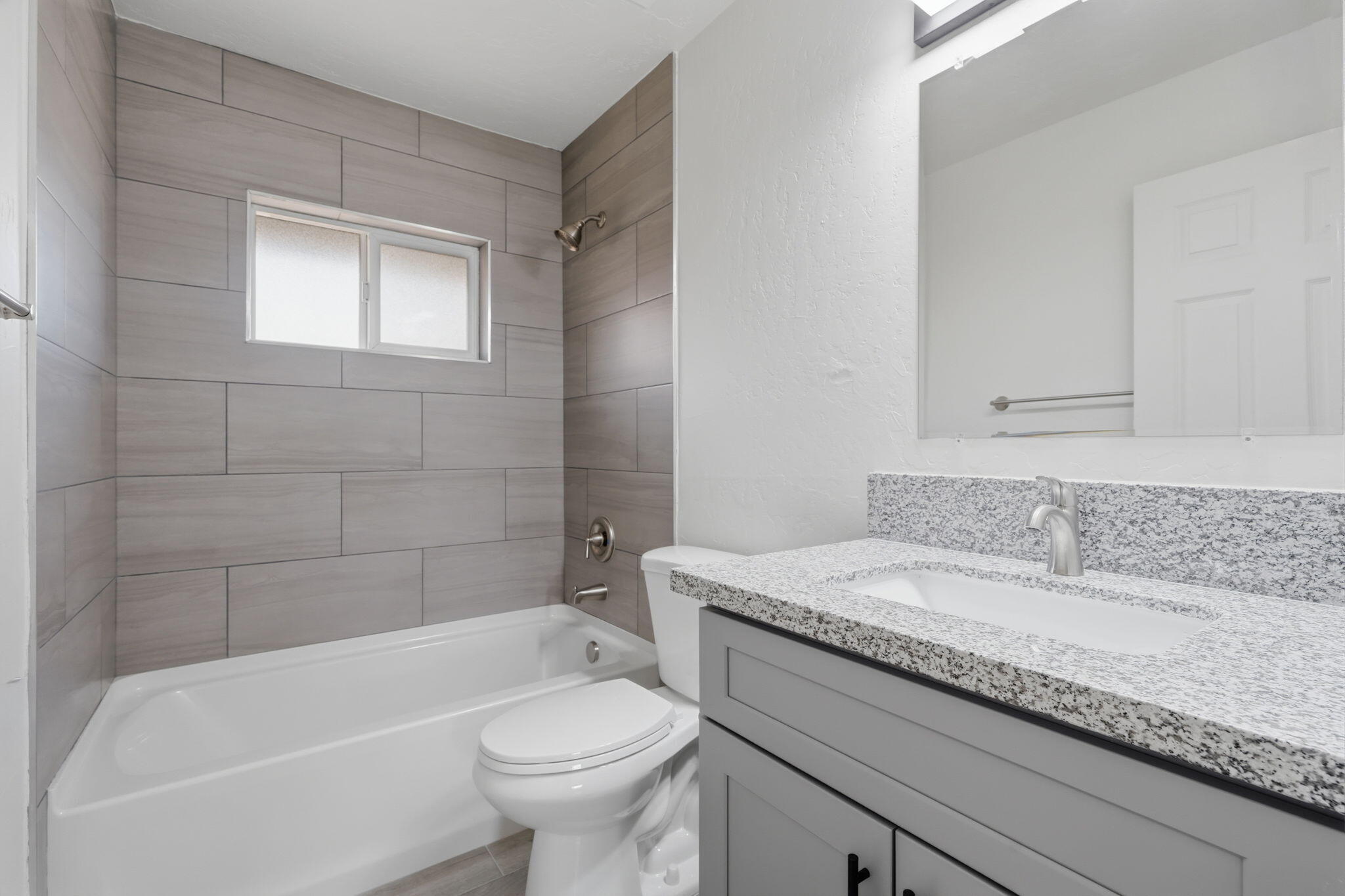 1506 N Cobb St, Porterville, CA 93257