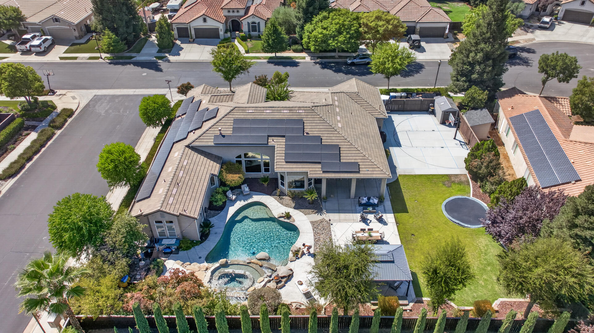 1945 N Greenfield Ave, Clovis, CA 93619