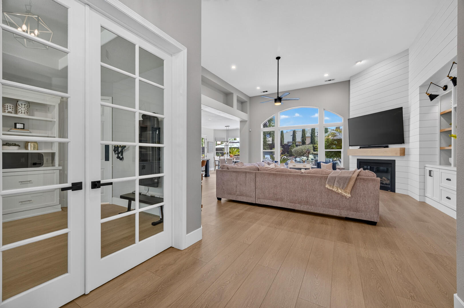 1945 N Greenfield Ave, Clovis, CA 93619