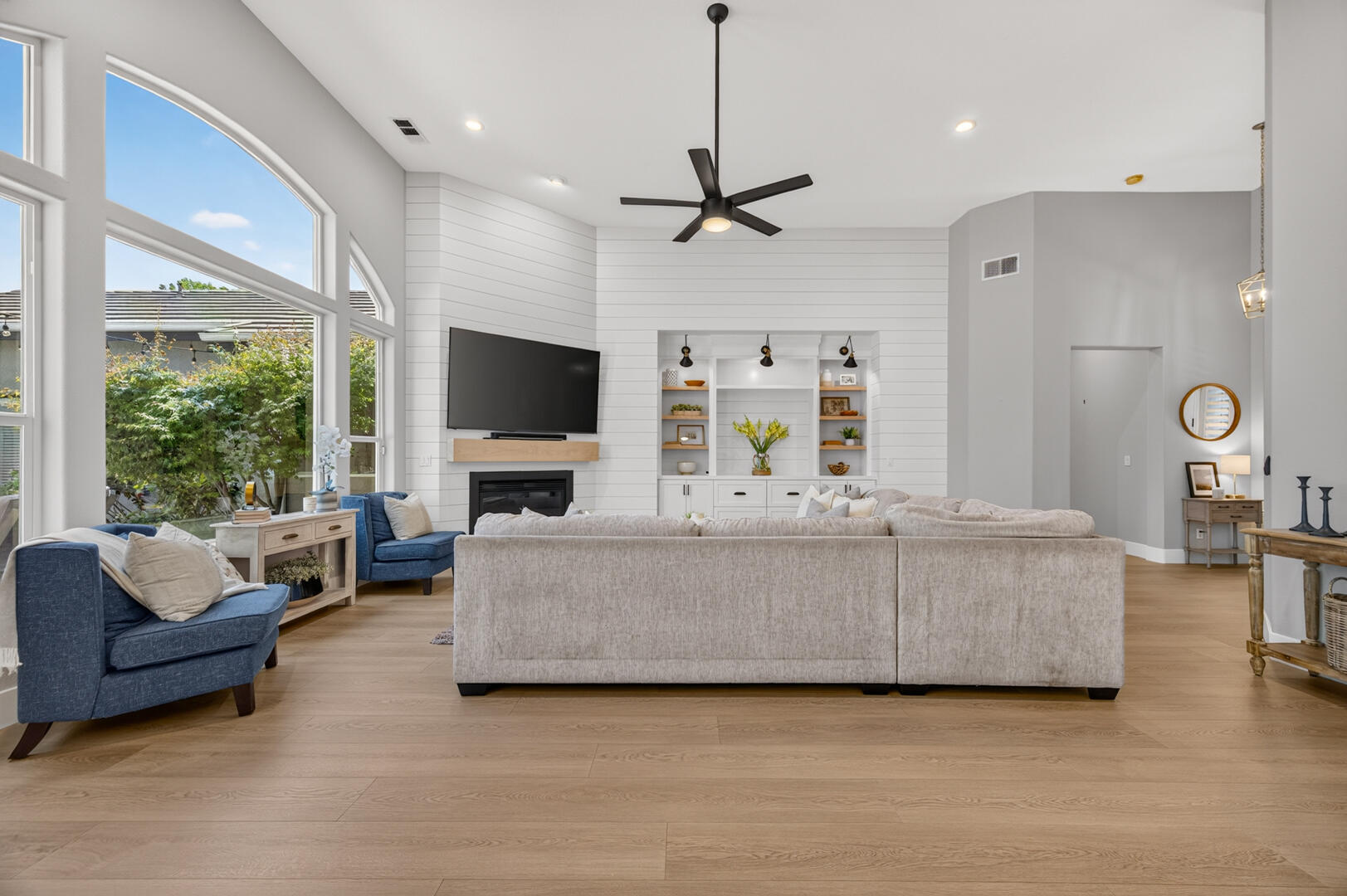 1945 N Greenfield Ave, Clovis, CA 93619