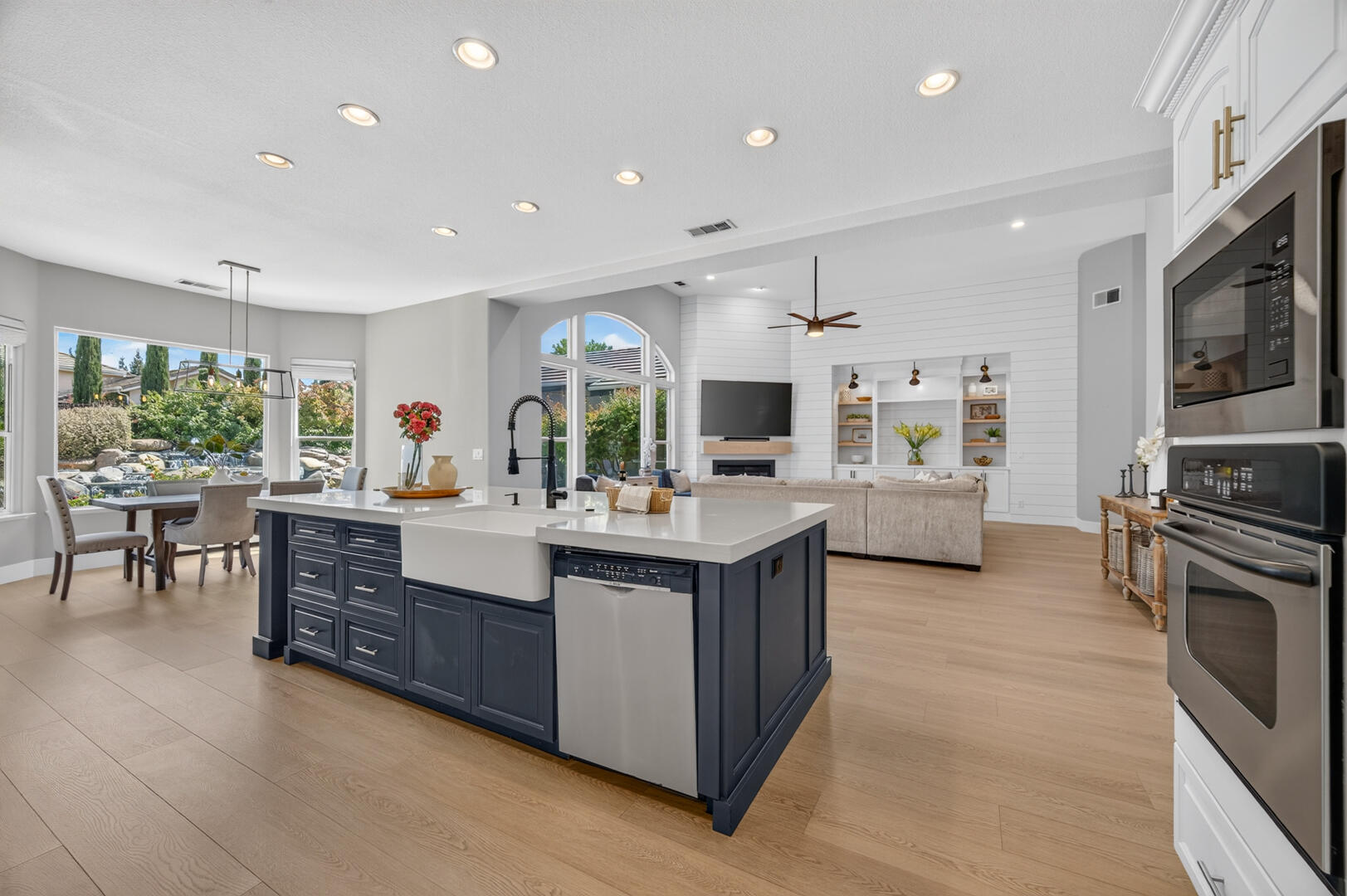1945 N Greenfield Ave, Clovis, CA 93619