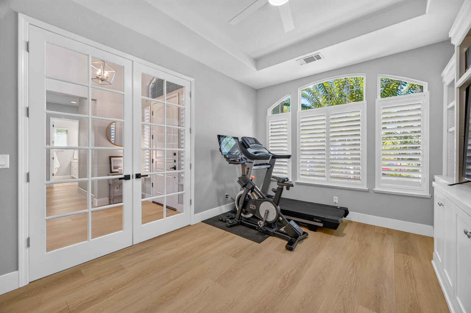 1945 N Greenfield Ave, Clovis, CA 93619