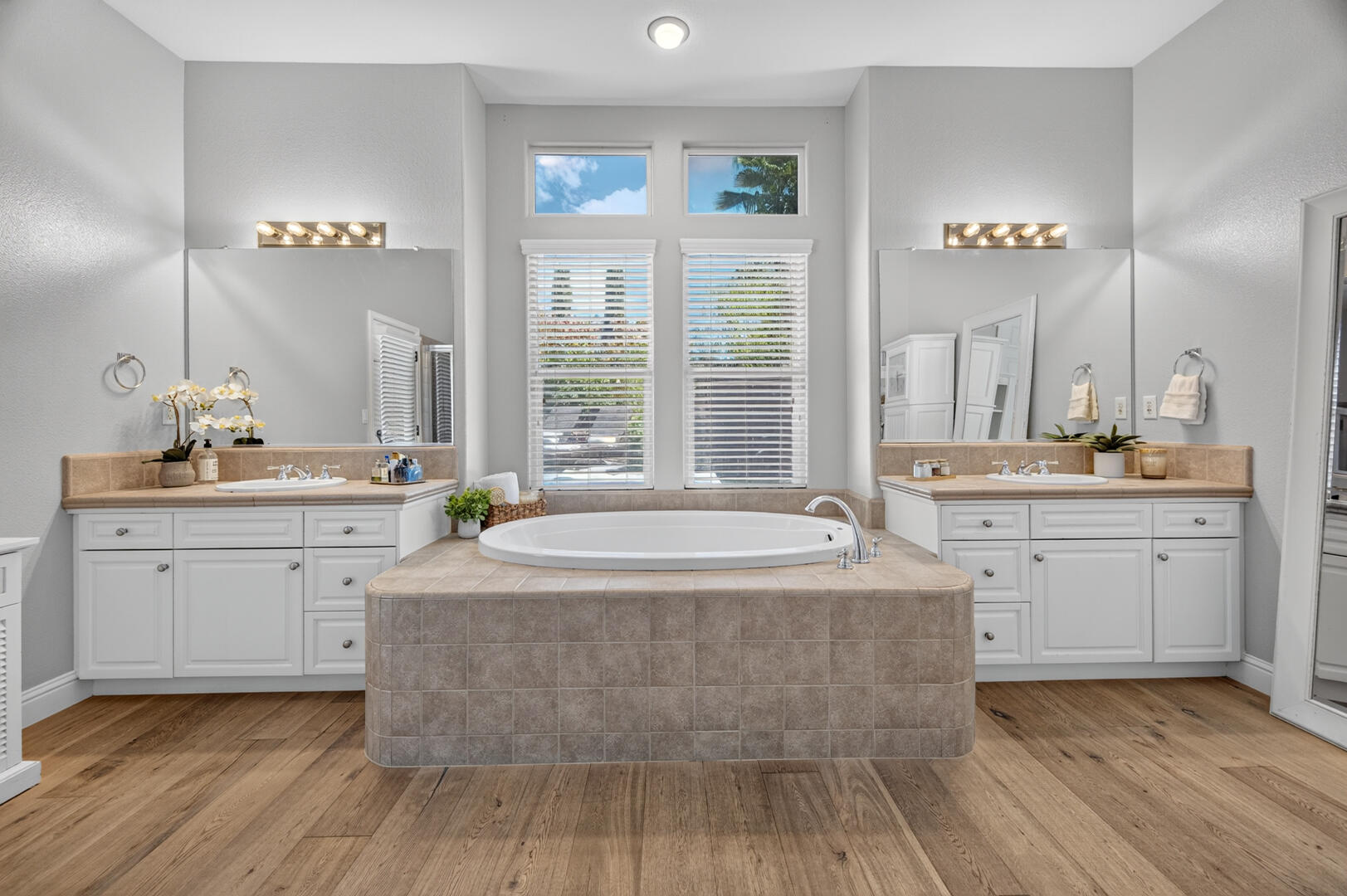 1945 N Greenfield Ave, Clovis, CA 93619