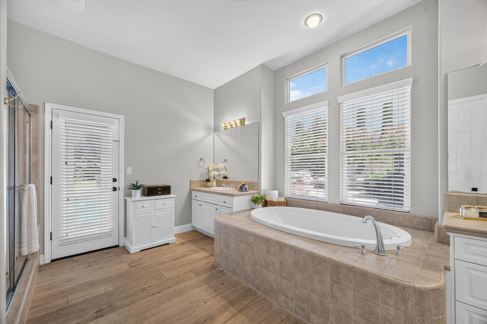 1945 N Greenfield Ave, Clovis, CA 93619