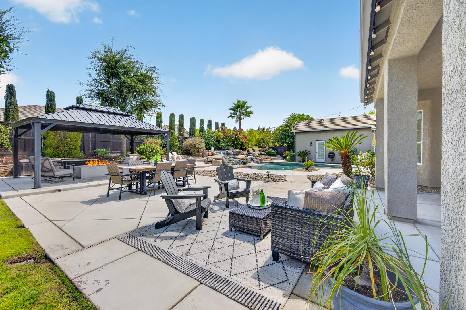 1945 N Greenfield Ave, Clovis, CA 93619