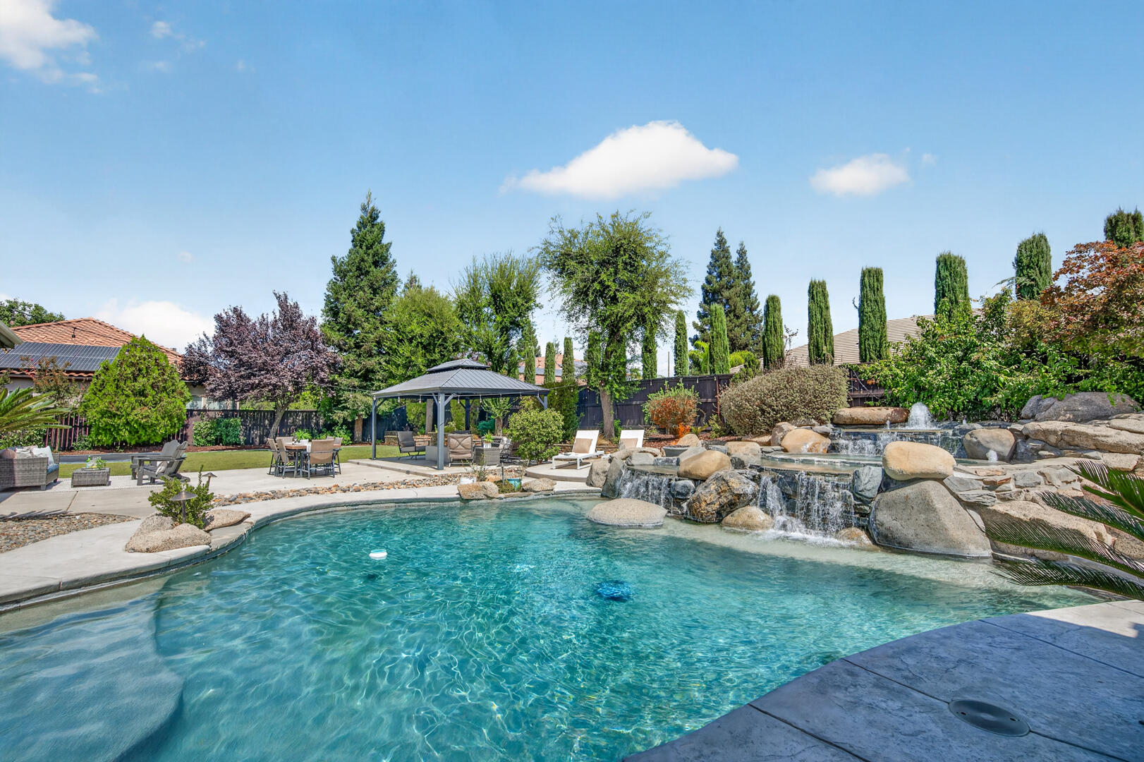 1945 N Greenfield Ave, Clovis, CA 93619